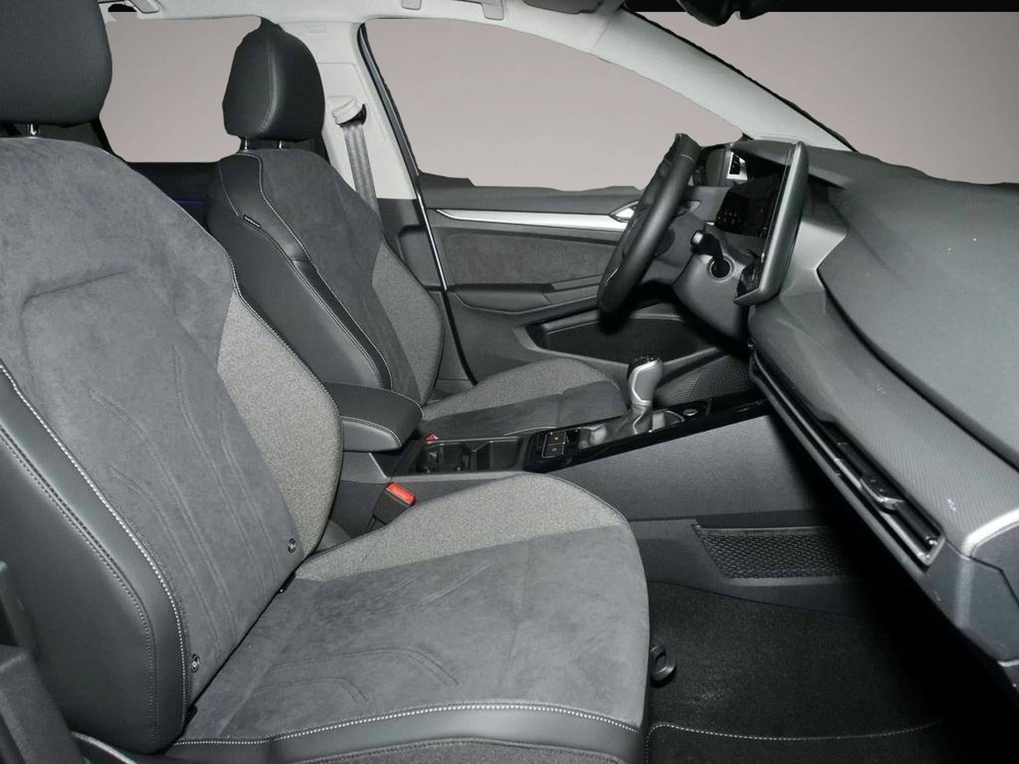 VW Golf (2024) - Photo 4