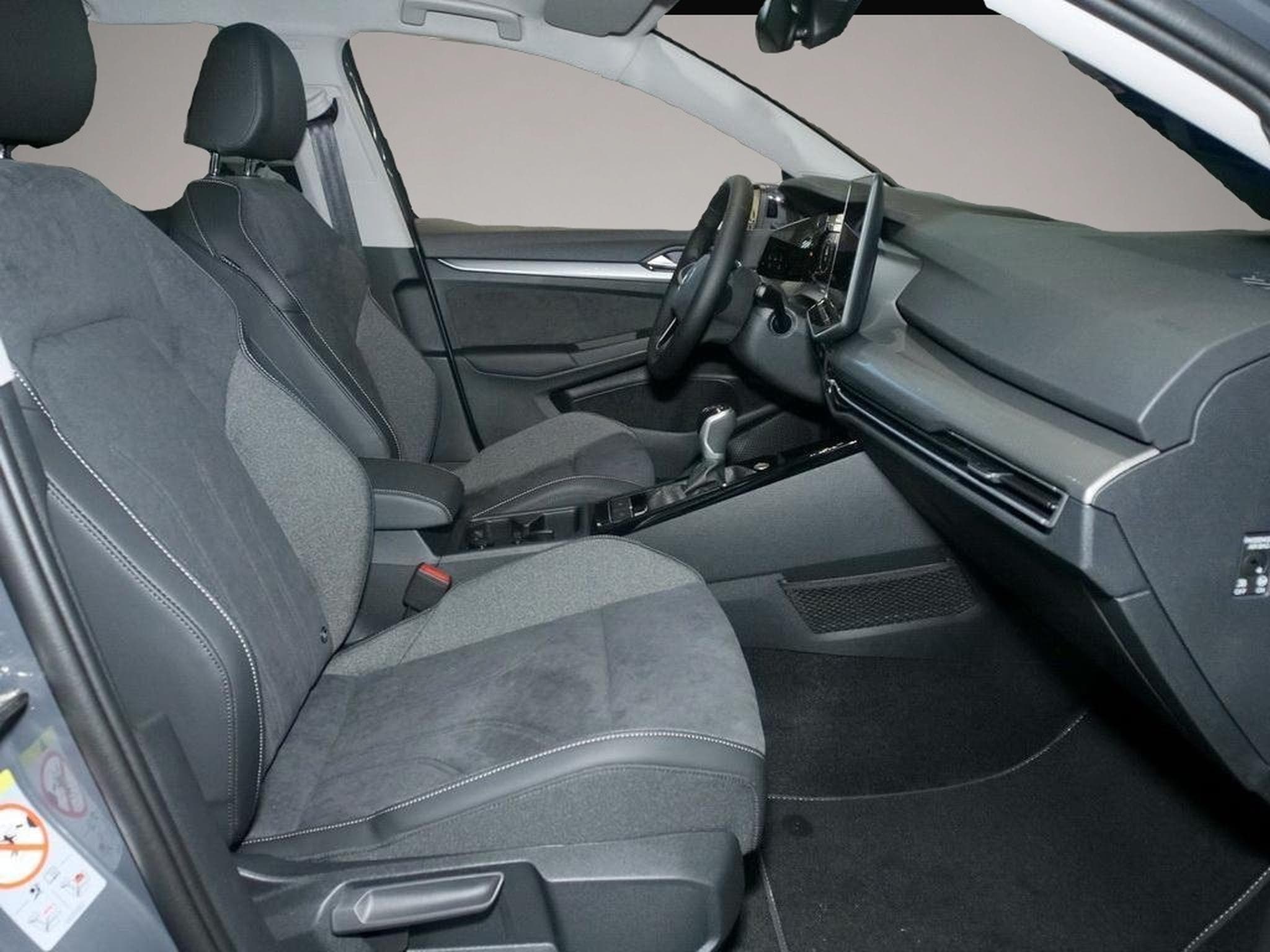 VW Golf (2024) - Photo 4