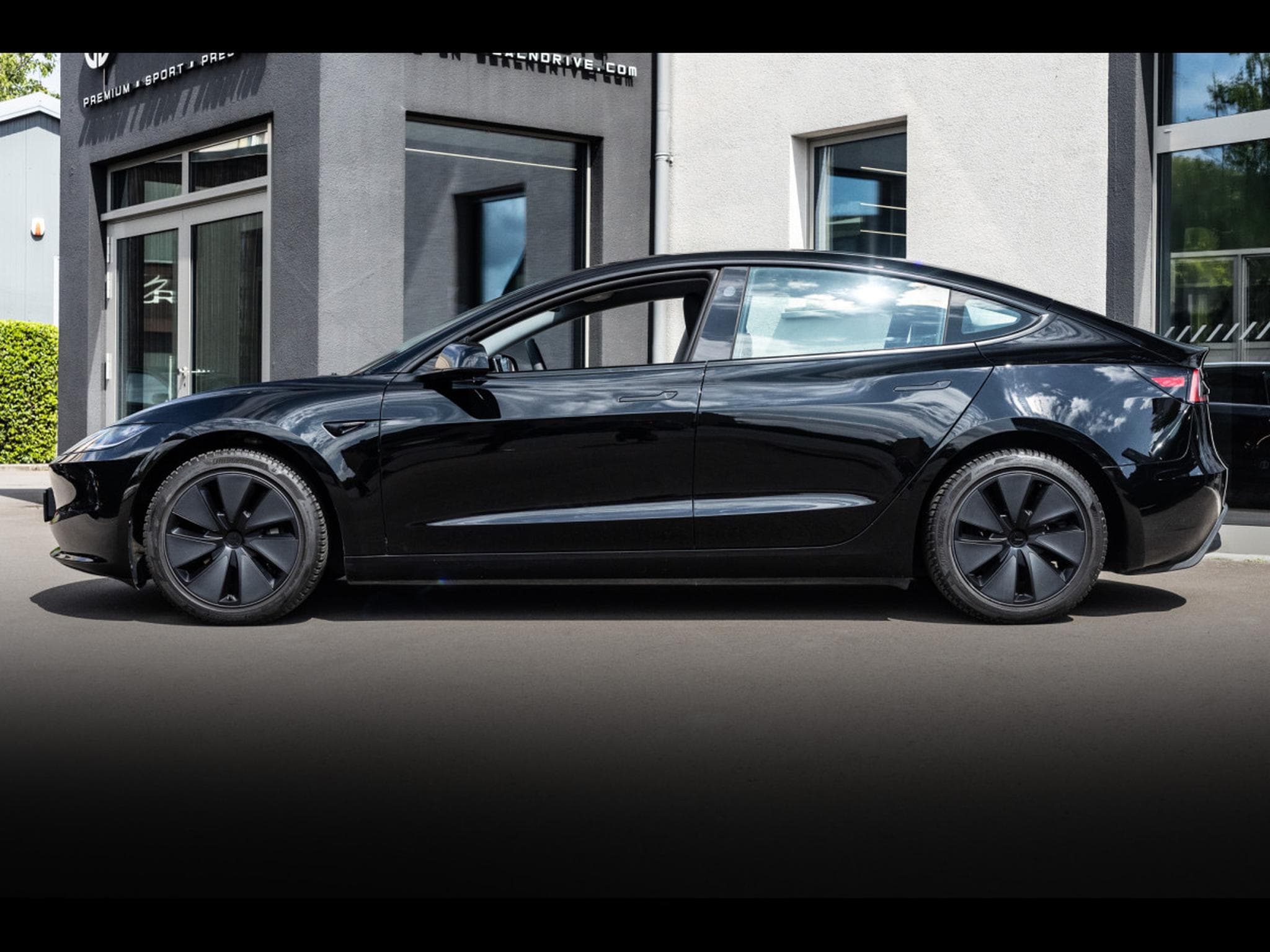 Tesla Model 3 HIGHLAND PREMIUM RWD - AUTOPILOT - BLACK (2025) - Foto 2