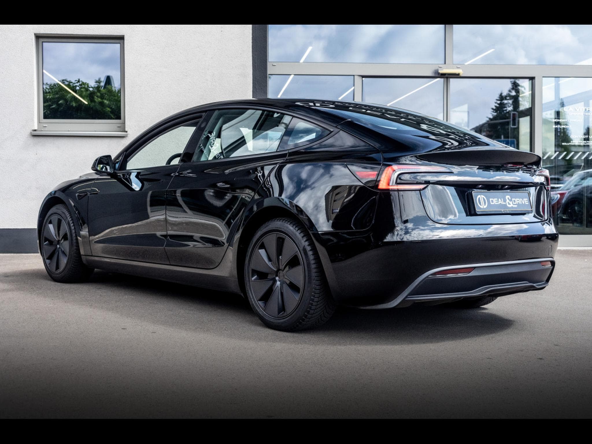 Tesla Model 3 HIGHLAND PREMIUM RWD - AUTOPILOT - BLACK (2025) - Foto 3