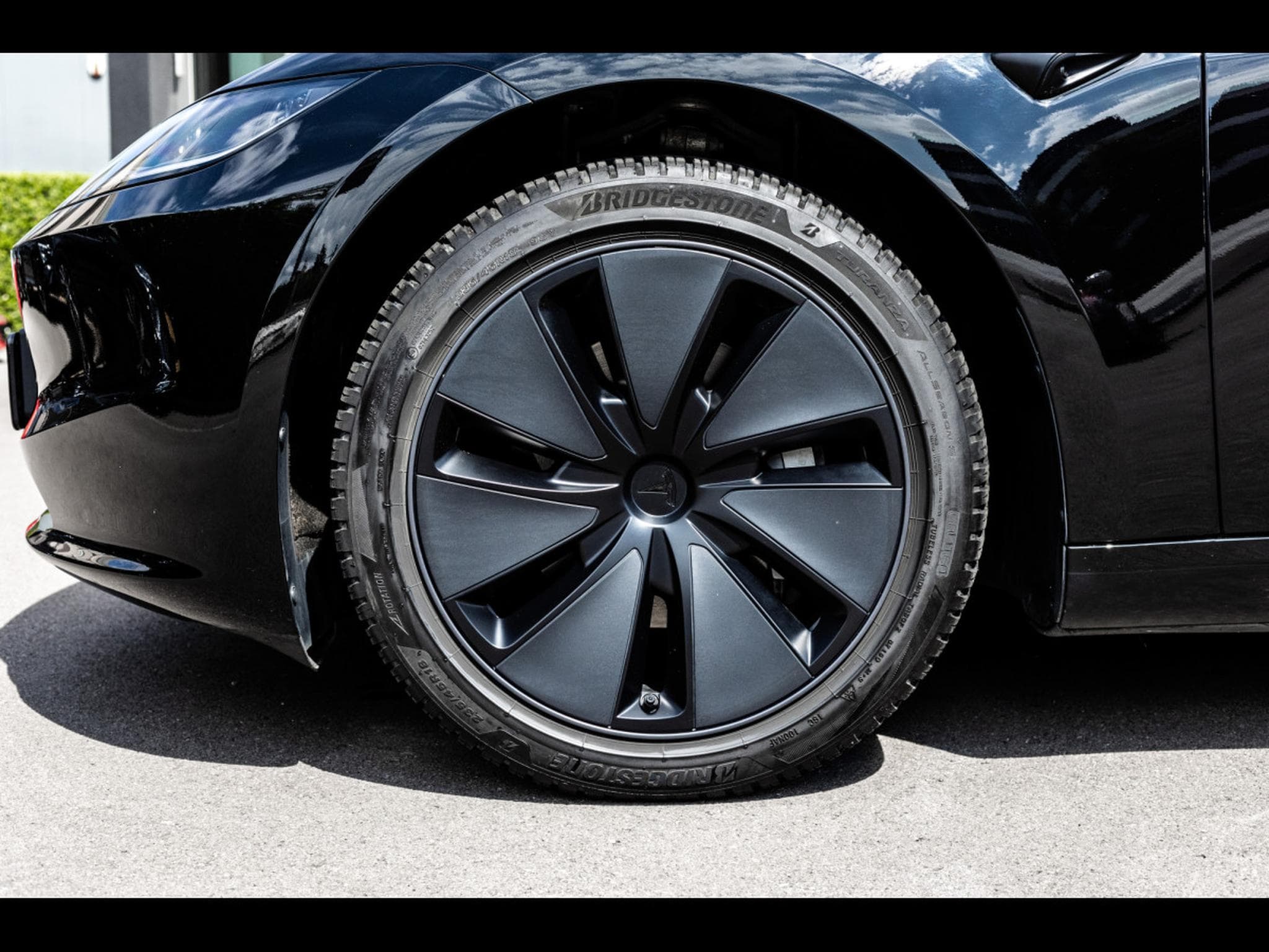 Tesla Model 3 HIGHLAND PREMIUM RWD - AUTOPILOT - BLACK (2025) - Foto 9
