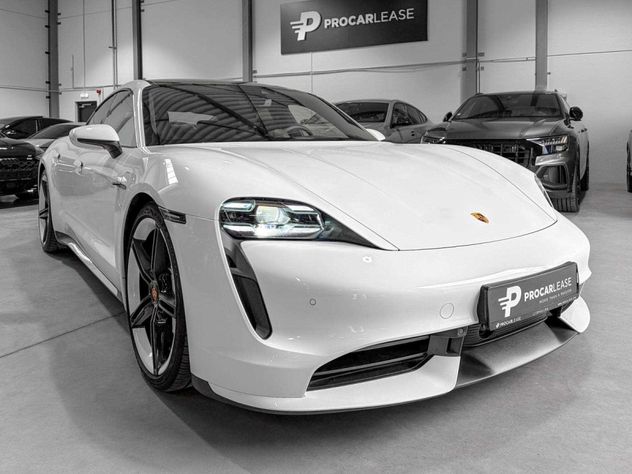 Porsche Taycan PORSCHE TAYCAN TURBO /APPROVED/ PURE WHITE | SPORT CHRONO | (2020) - Photo 5