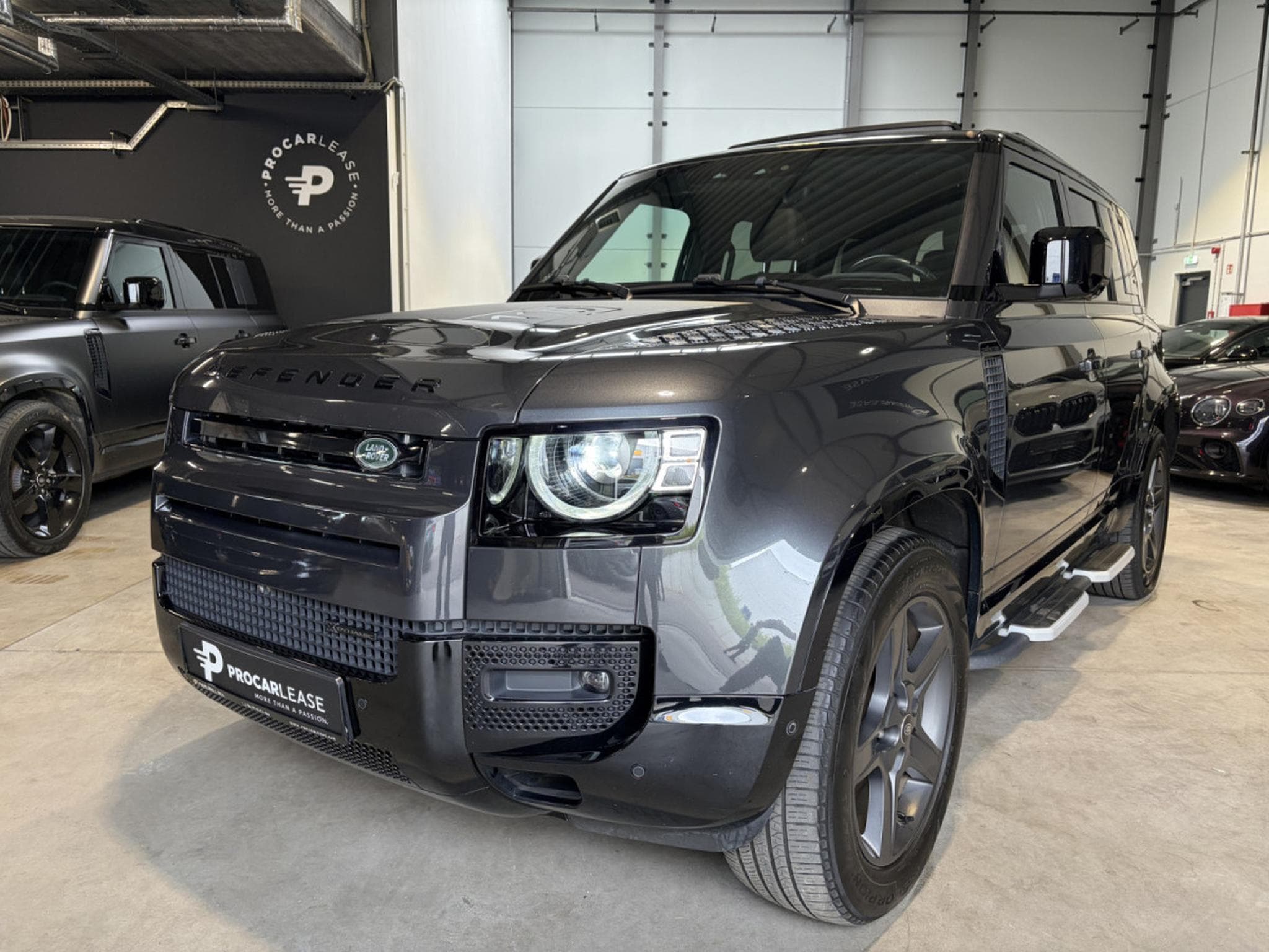 Land-Rover Defender Defender 110 P300 Hybrid X-Dynamic SE/CARPATHIAN (2023) - Photo 1