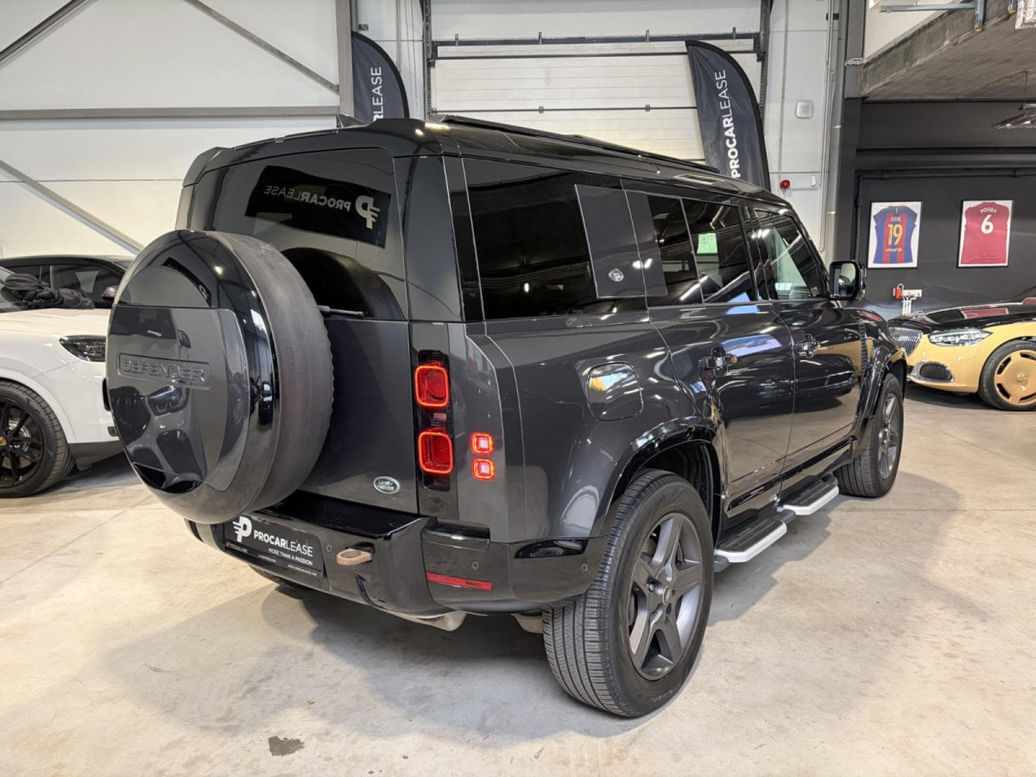 Land-Rover Defender Defender 110 P300 Hybrid X-Dynamic SE/CARPATHIAN (2023) - Photo 11