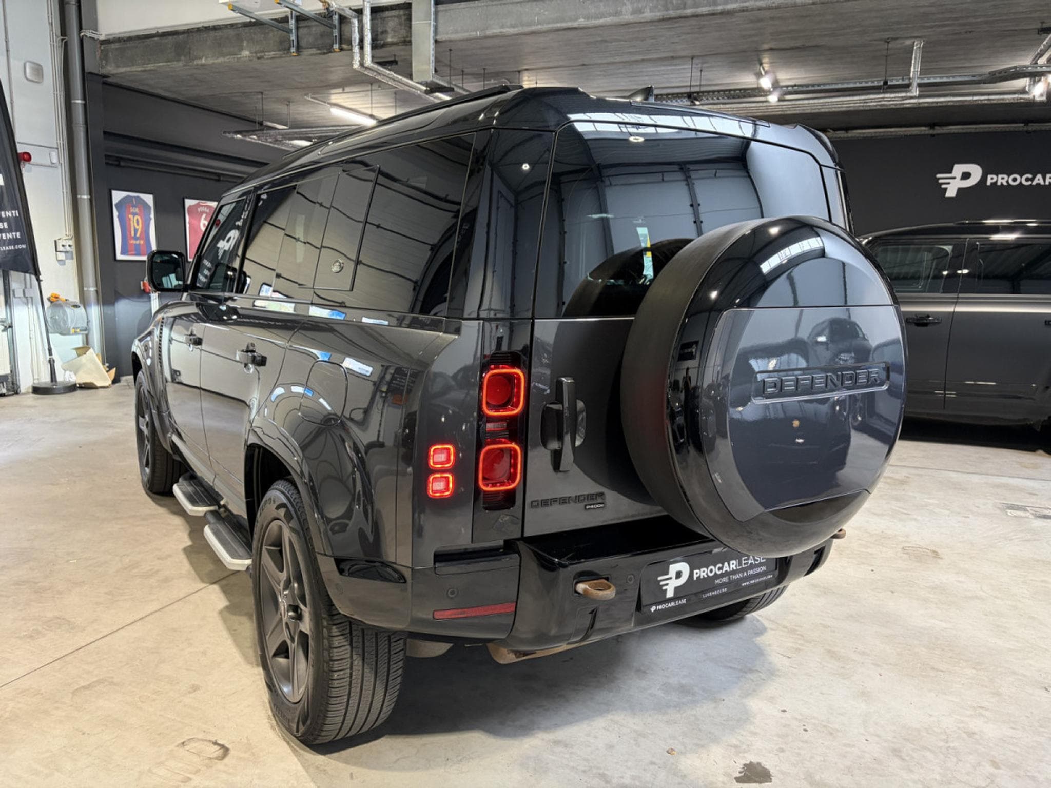 Land-Rover Defender Defender 110 P300 Hybrid X-Dynamic SE/CARPATHIAN (2023) - Photo 14