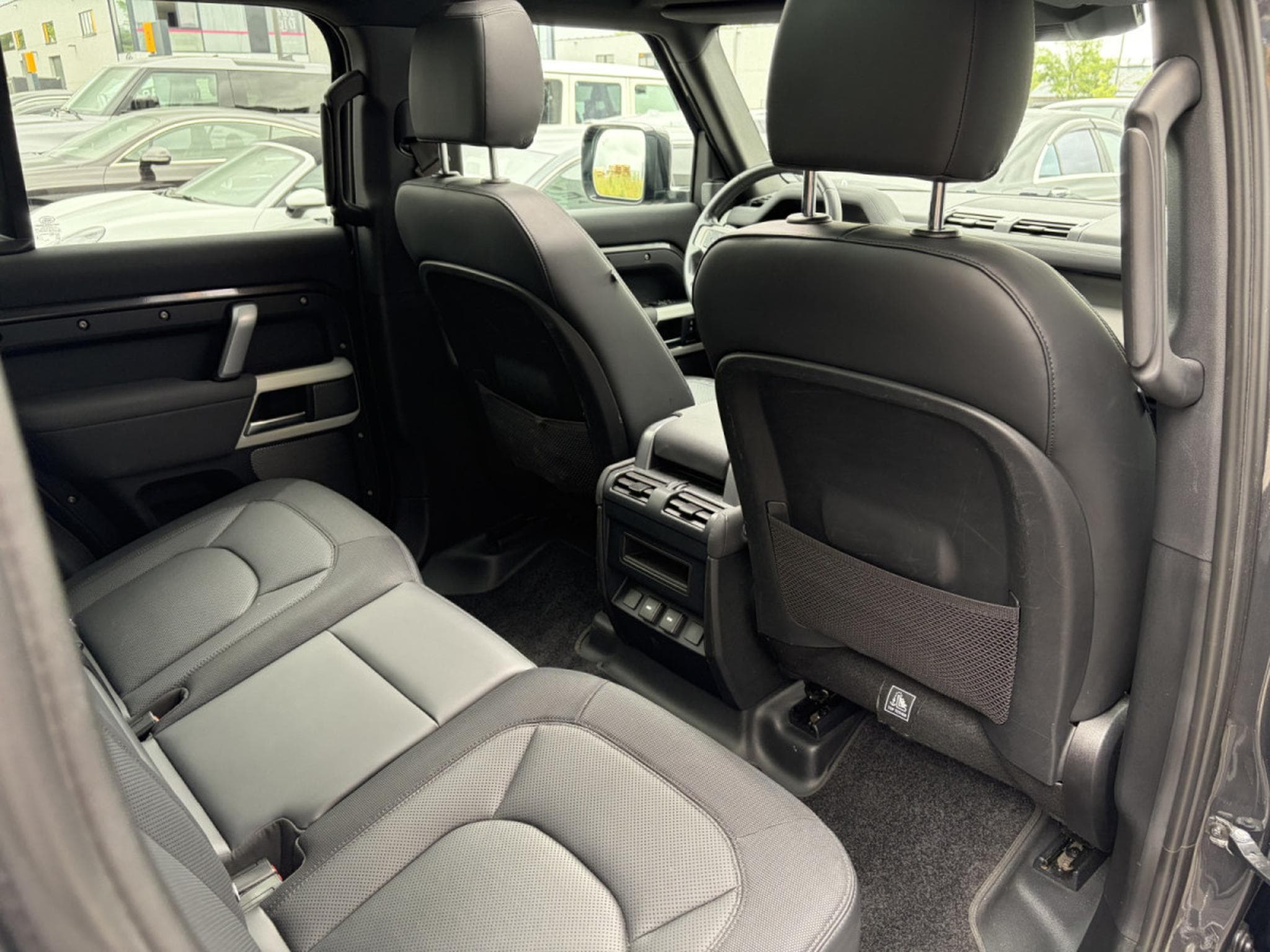 Land-Rover Defender Defender 110 P300 Hybrid X-Dynamic SE/CARPATHIAN (2023) - Photo 15