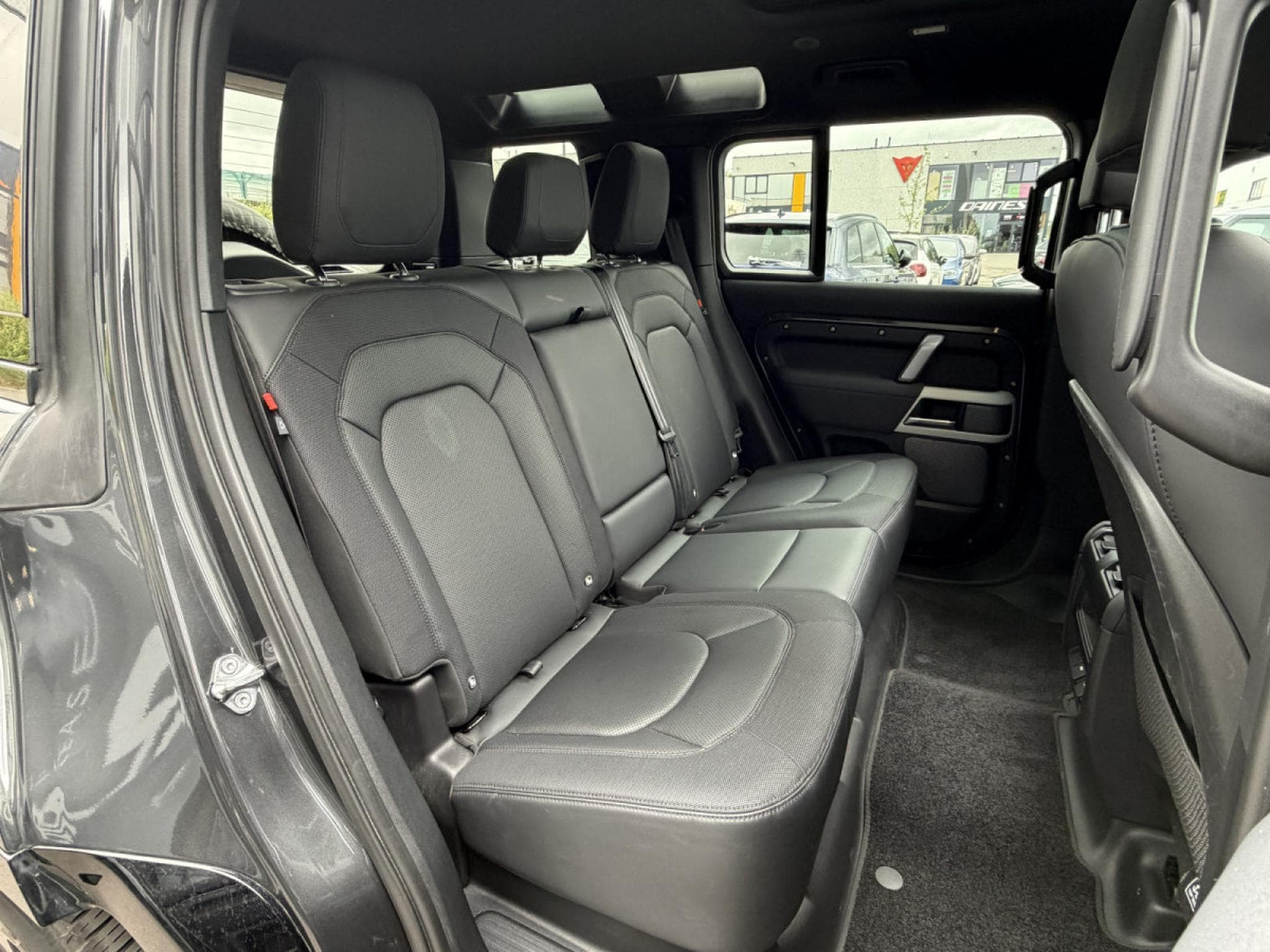 Land-Rover Defender Defender 110 P300 Hybrid X-Dynamic SE/CARPATHIAN (2023) - Photo 16