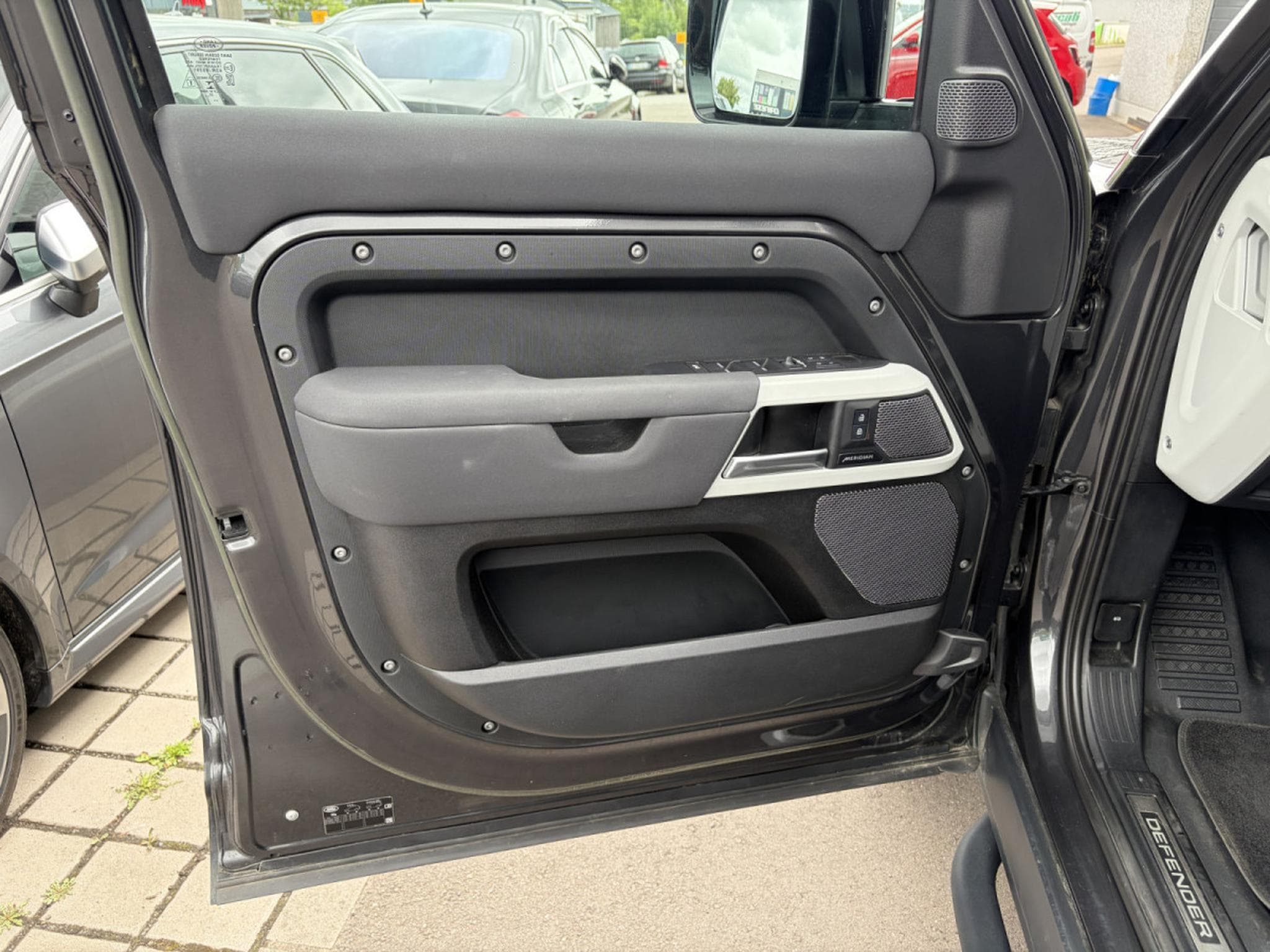 Land-Rover Defender Defender 110 P300 Hybrid X-Dynamic SE/CARPATHIAN (2023) - Photo 17