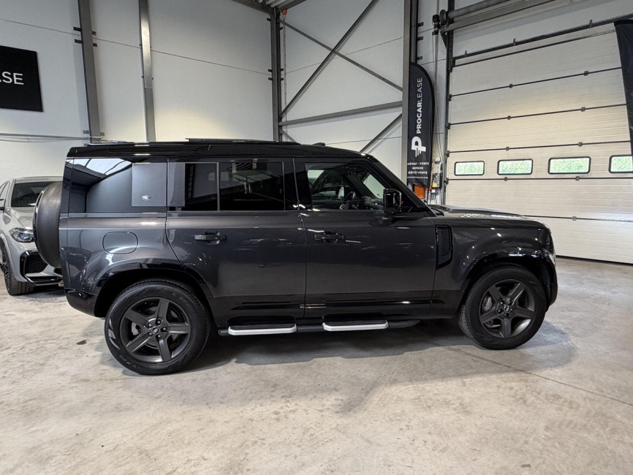 Land-Rover Defender Defender 110 P300 Hybrid X-Dynamic SE/CARPATHIAN (2023) - Photo 18