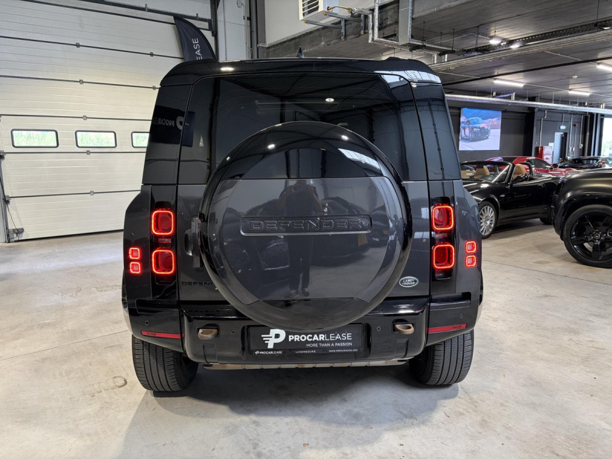 Land-Rover Defender Defender 110 P300 Hybrid X-Dynamic SE/CARPATHIAN (2023) - Photo 20