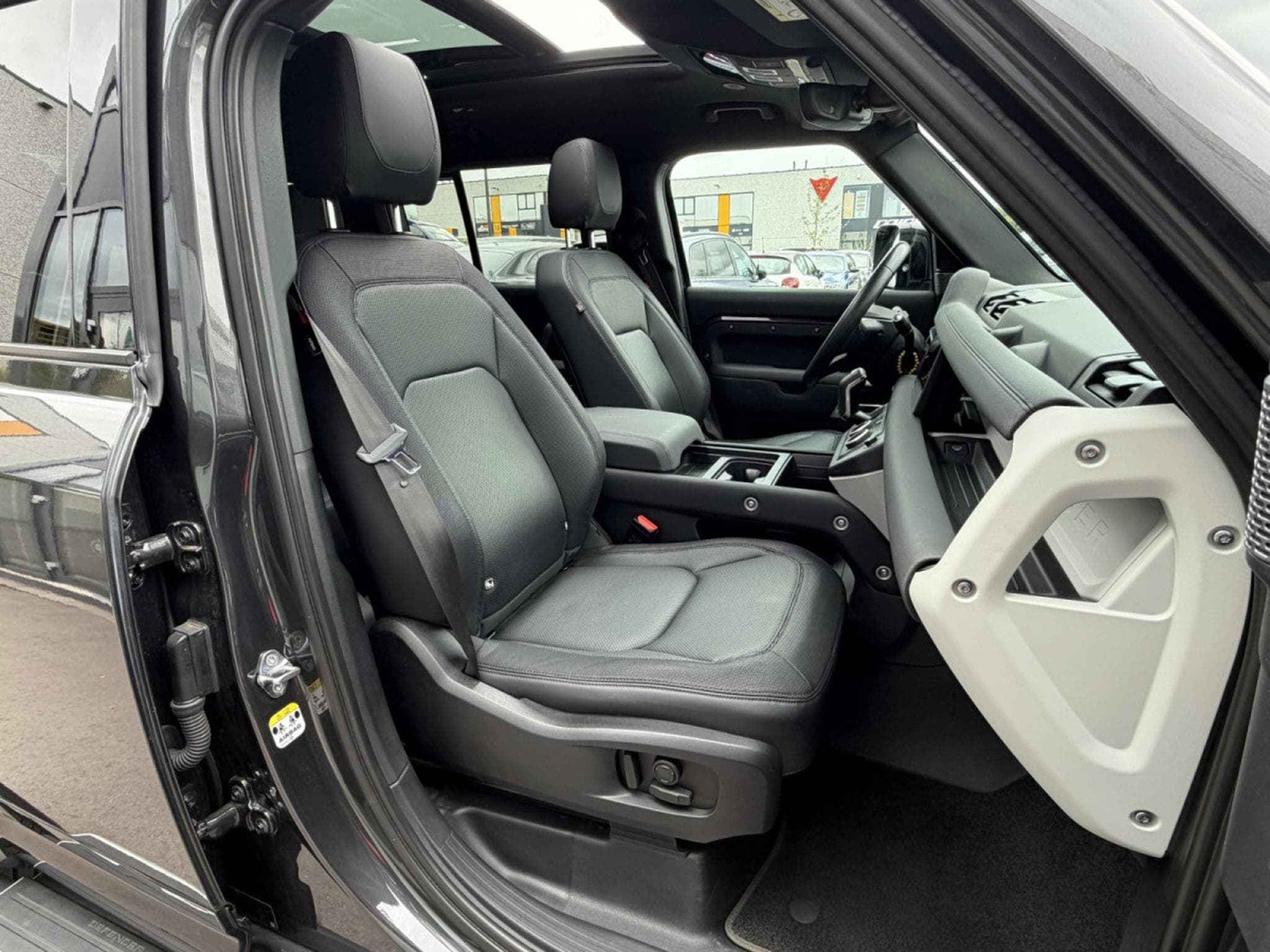 Land-Rover Defender Defender 110 P300 Hybrid X-Dynamic SE/CARPATHIAN (2023) - Photo 22