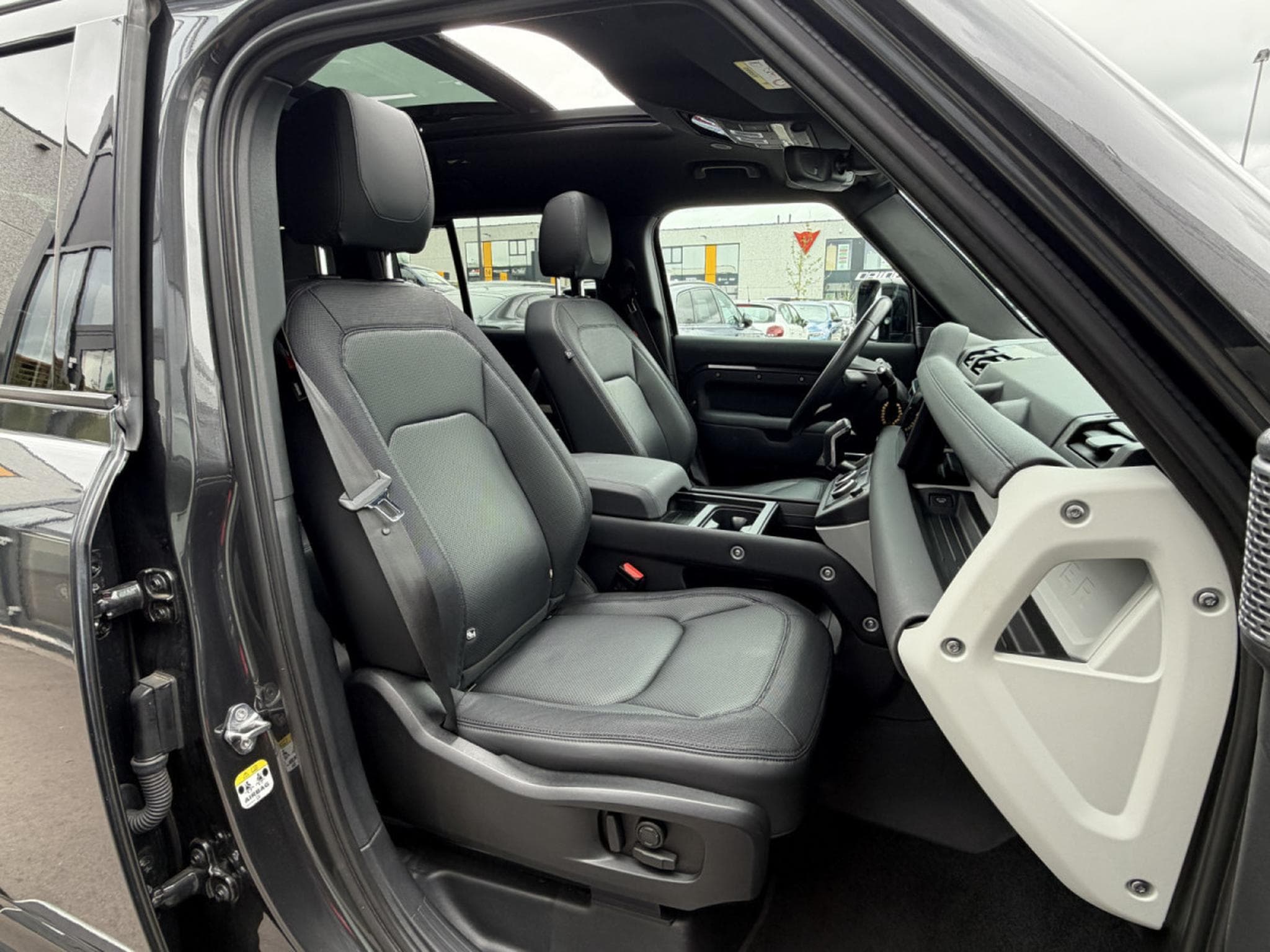 Land-Rover Defender Defender 110 P300 Hybrid X-Dynamic SE/CARPATHIAN (2023) - Photo 23