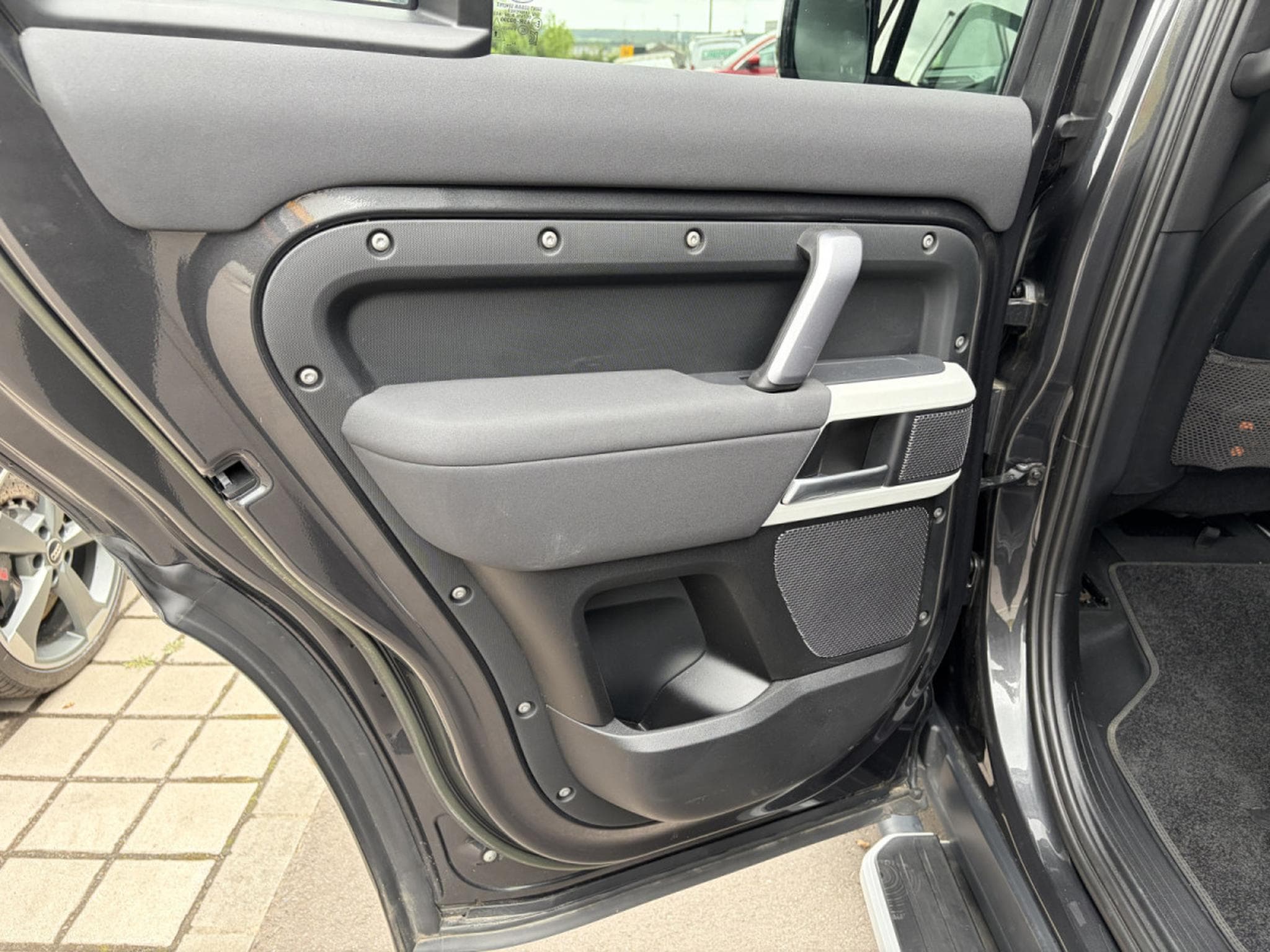 Land-Rover Defender Defender 110 P300 Hybrid X-Dynamic SE/CARPATHIAN (2023) - Photo 24