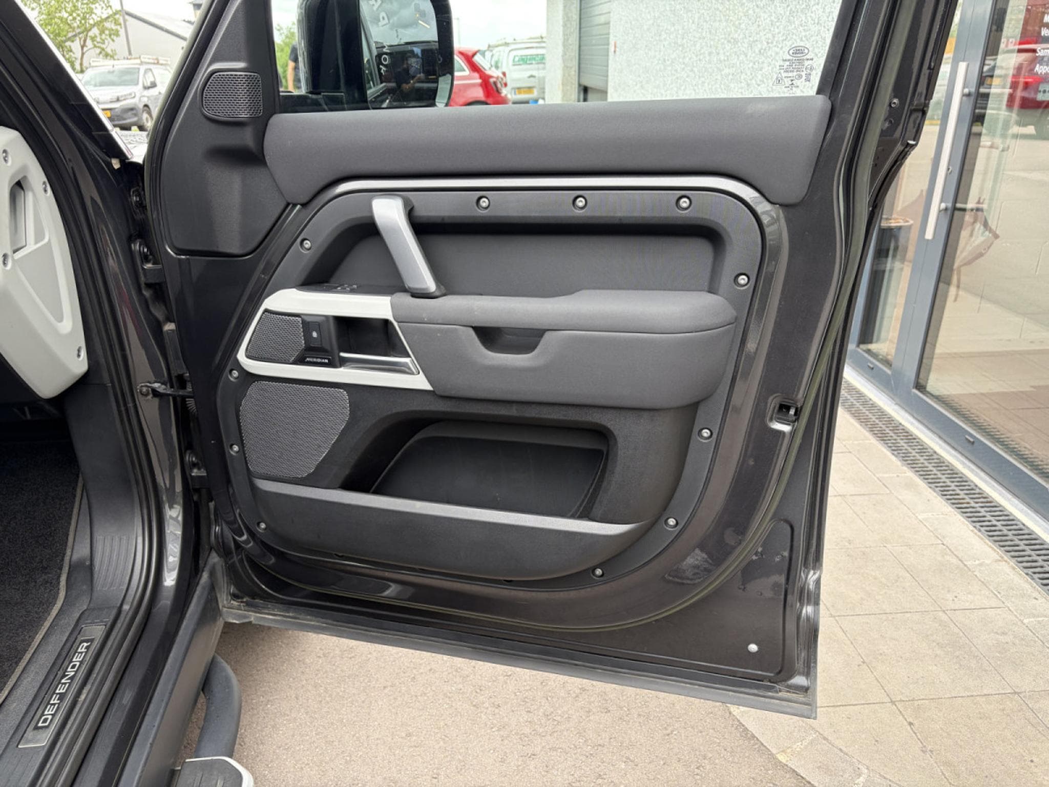 Land-Rover Defender Defender 110 P300 Hybrid X-Dynamic SE/CARPATHIAN (2023) - Photo 25