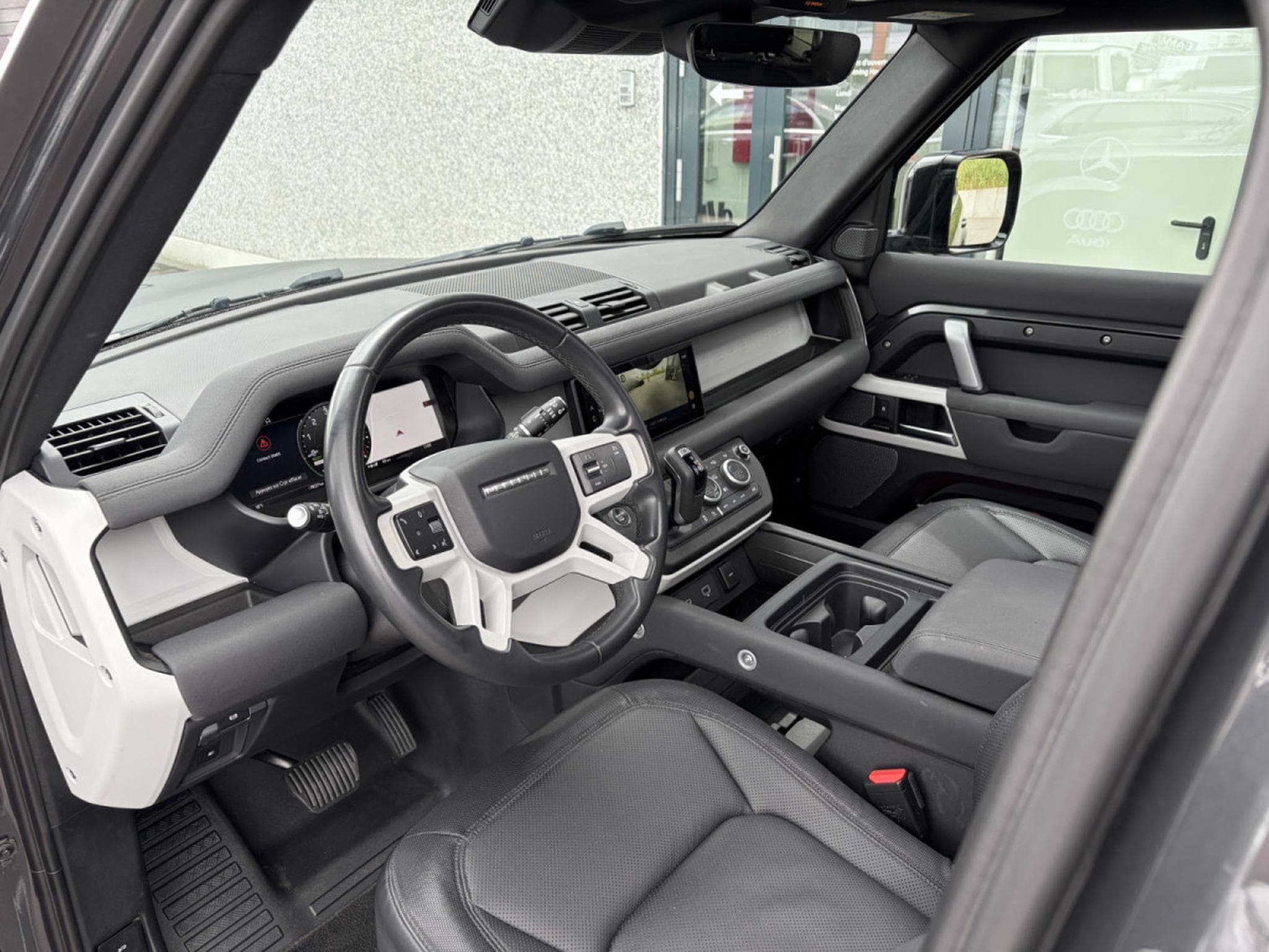 Land-Rover Defender Defender 110 P300 Hybrid X-Dynamic SE/CARPATHIAN (2023) - Photo 4
