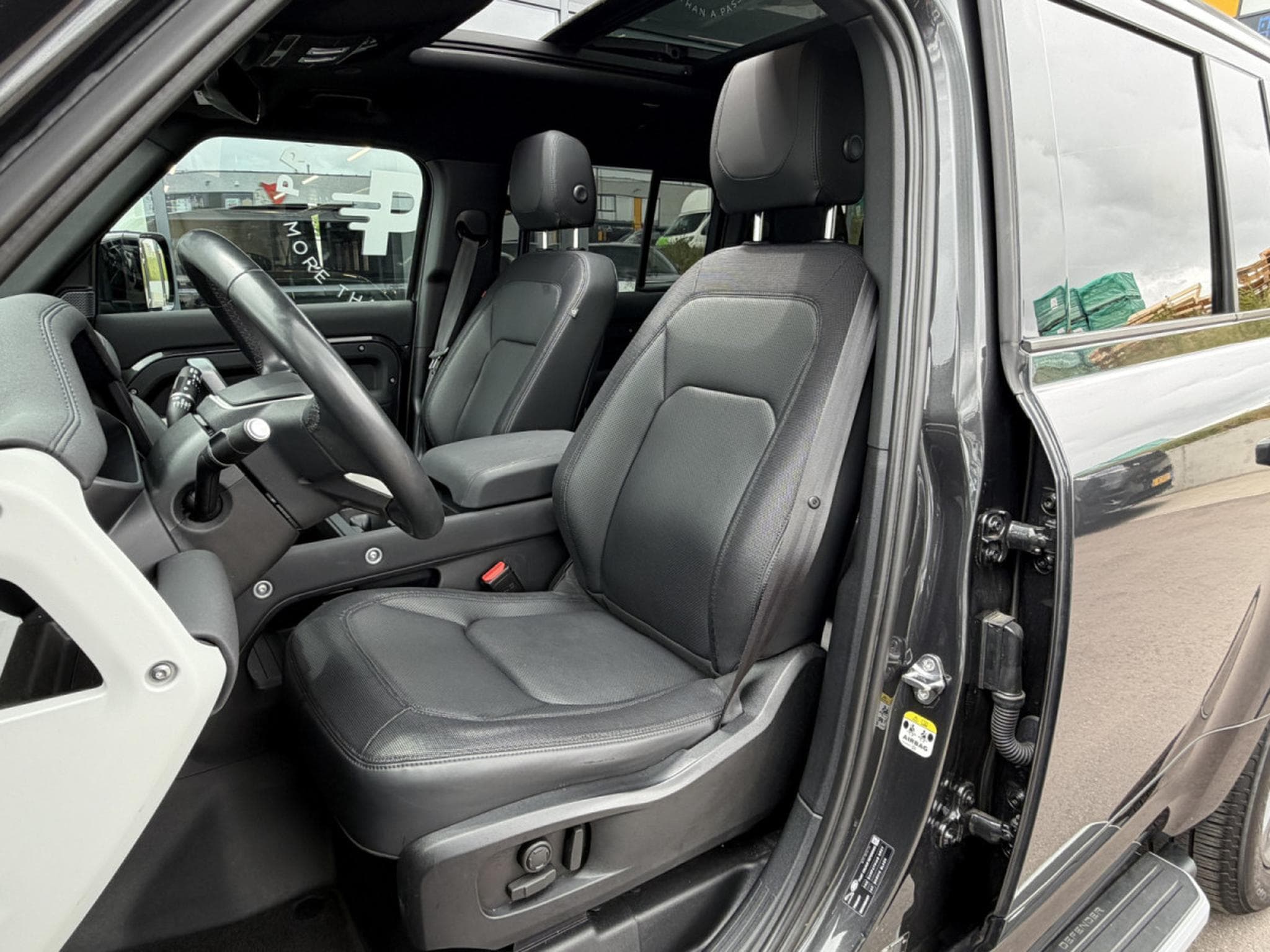 Land-Rover Defender Defender 110 P300 Hybrid X-Dynamic SE/CARPATHIAN (2023) - Photo 6