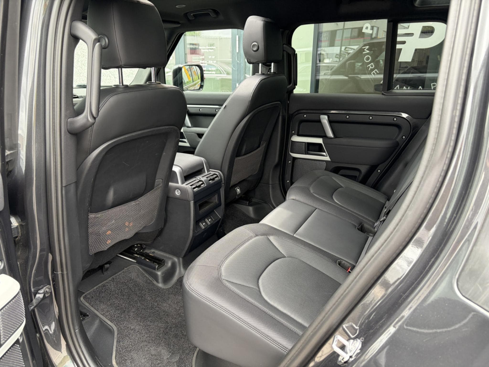 Land-Rover Defender Defender 110 P300 Hybrid X-Dynamic SE/CARPATHIAN (2023) - Photo 8