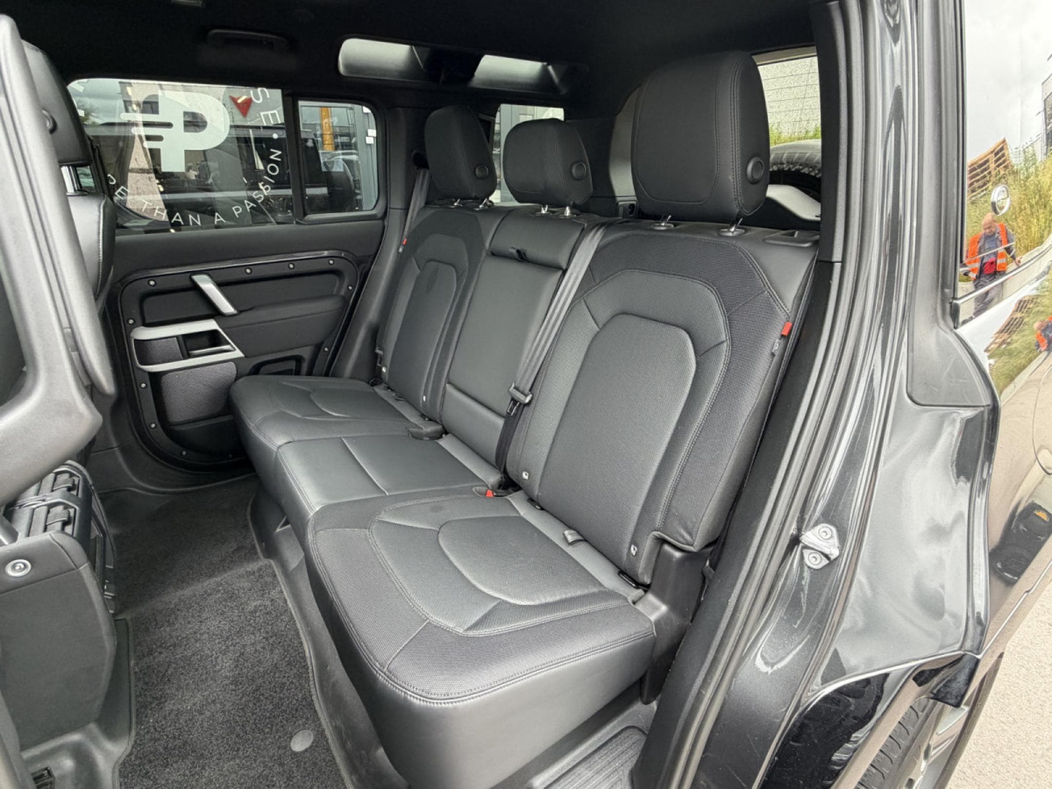 Land-Rover Defender Defender 110 P300 Hybrid X-Dynamic SE/CARPATHIAN (2023) - Photo 9