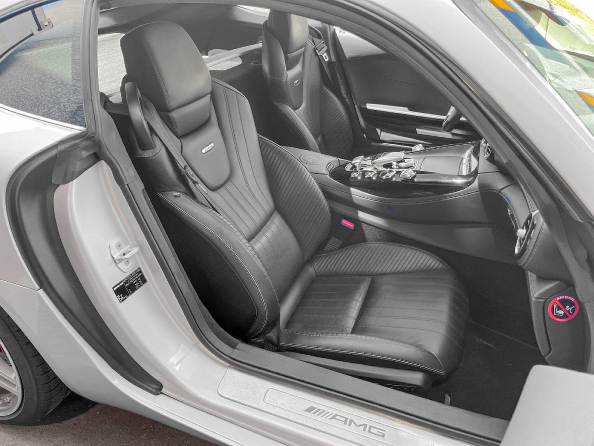 Mercedes AMG GT S AMG RIDE CONTROL° AMG 19° BURMESTER° (2016) - Photo 12
