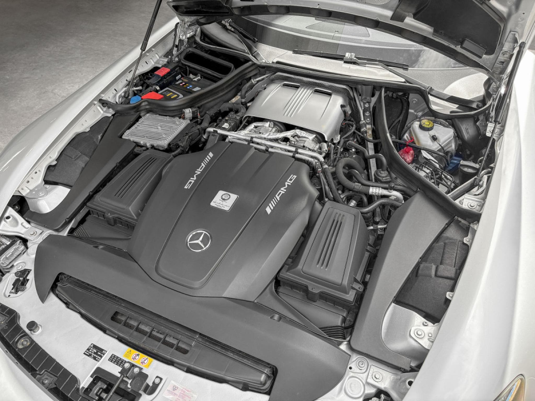 Mercedes AMG GT S AMG RIDE CONTROL° AMG 19° BURMESTER° (2016) - Photo 14
