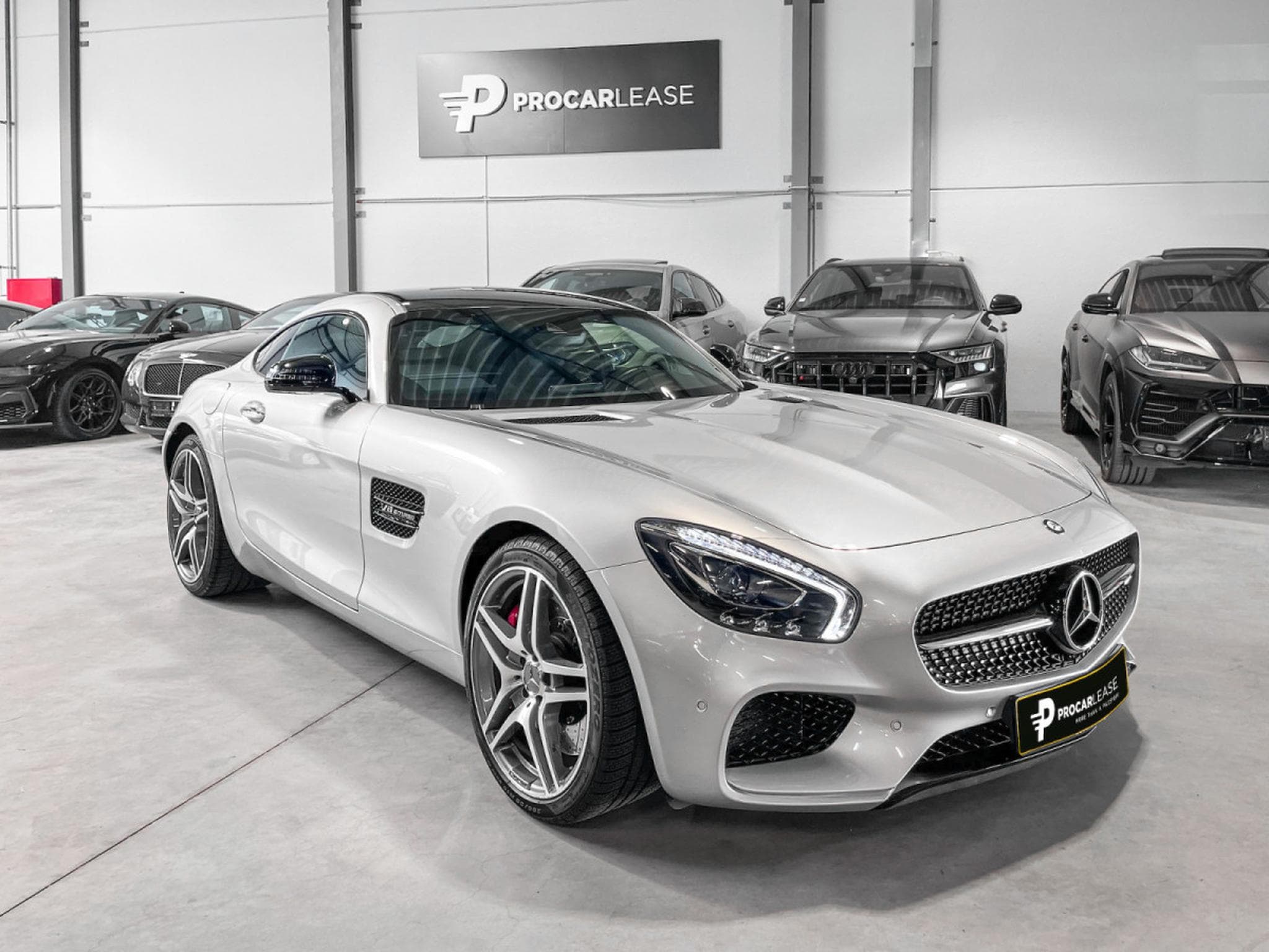 Mercedes AMG GT S AMG RIDE CONTROL° AMG 19° BURMESTER° (2016) - Photo 16