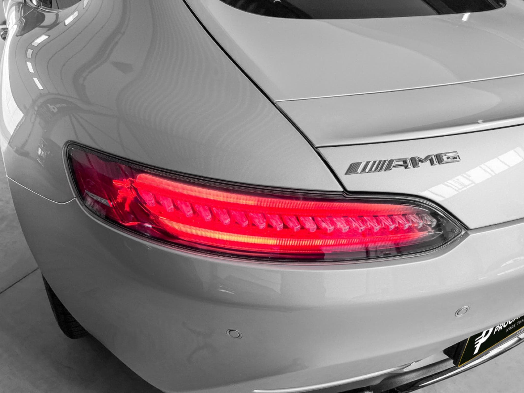 Mercedes AMG GT S AMG RIDE CONTROL° AMG 19° BURMESTER° (2016) - Photo 18