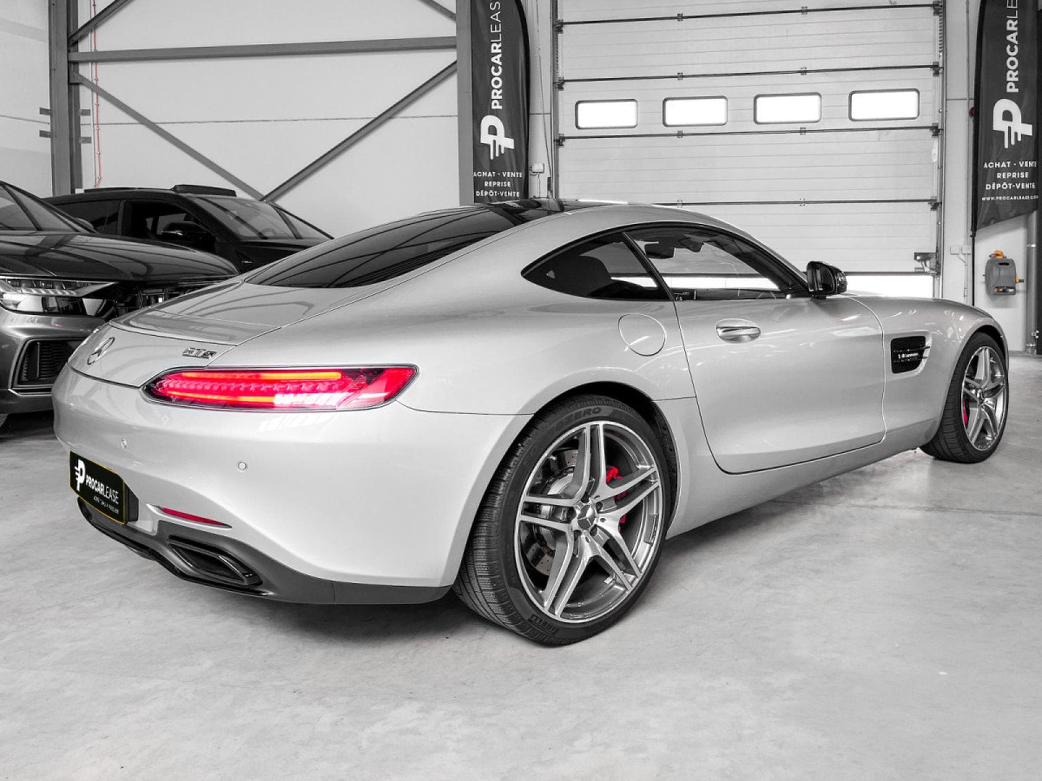 Mercedes AMG GT S AMG RIDE CONTROL° AMG 19° BURMESTER° (2016) - Photo 19