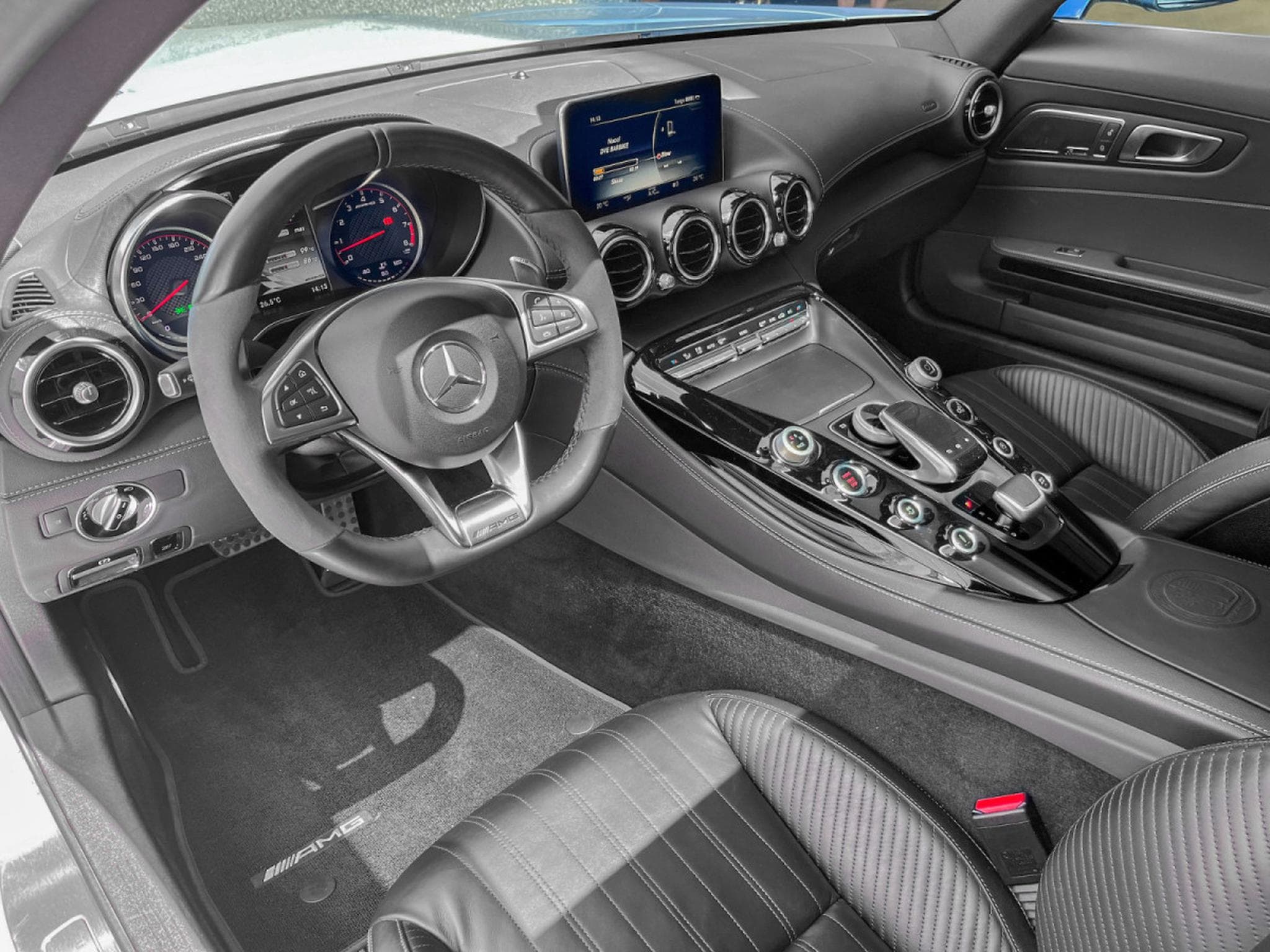 Mercedes AMG GT S AMG RIDE CONTROL° AMG 19° BURMESTER° (2016) - Photo 2