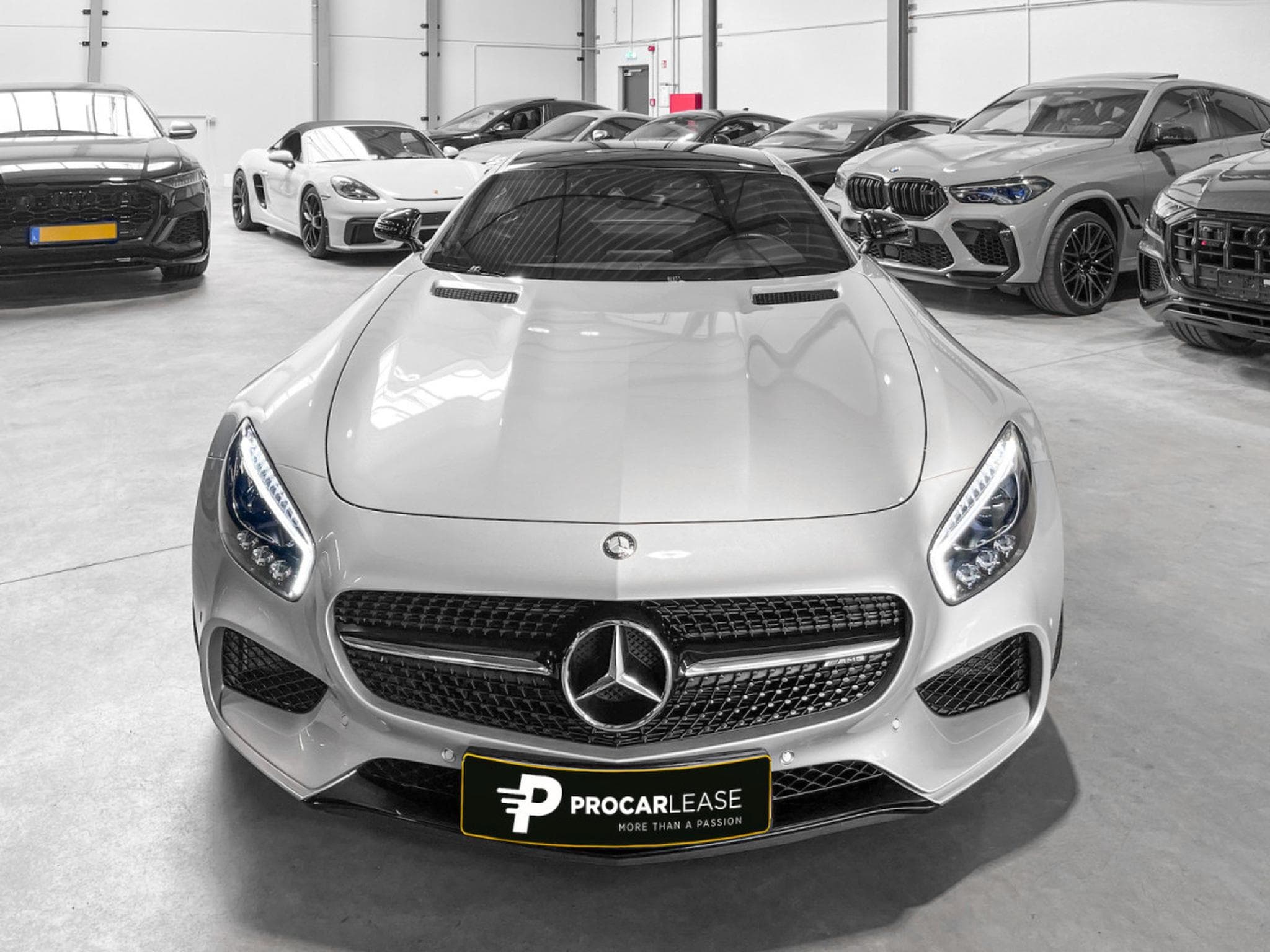 Mercedes AMG GT S AMG RIDE CONTROL° AMG 19° BURMESTER° (2016) - Photo 20