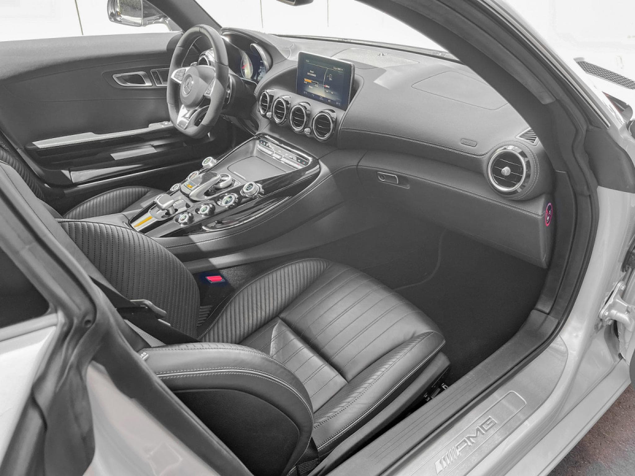 Mercedes AMG GT S AMG RIDE CONTROL° AMG 19° BURMESTER° (2016) - Photo 22