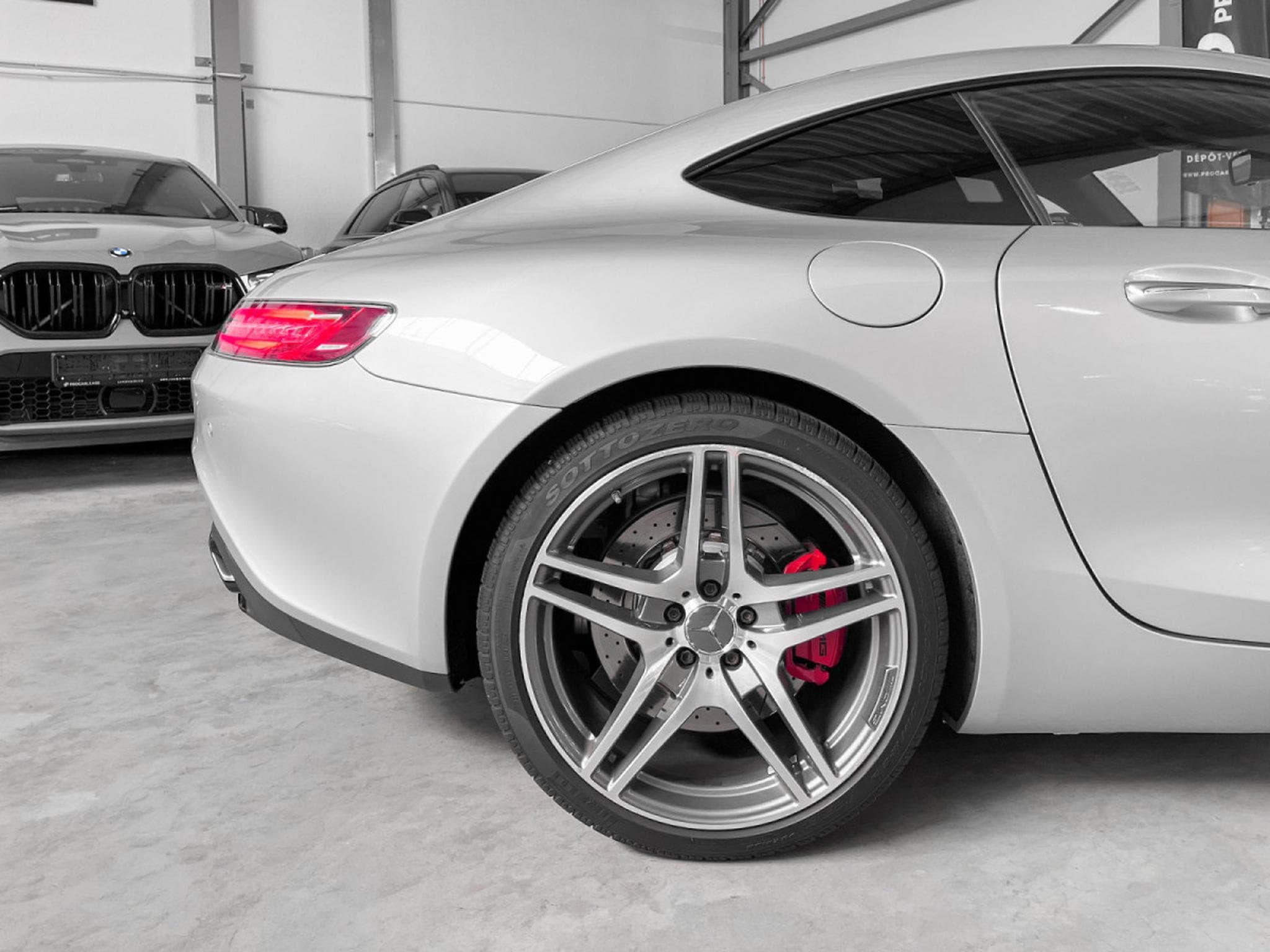 Mercedes AMG GT S AMG RIDE CONTROL° AMG 19° BURMESTER° (2016) - Photo 25