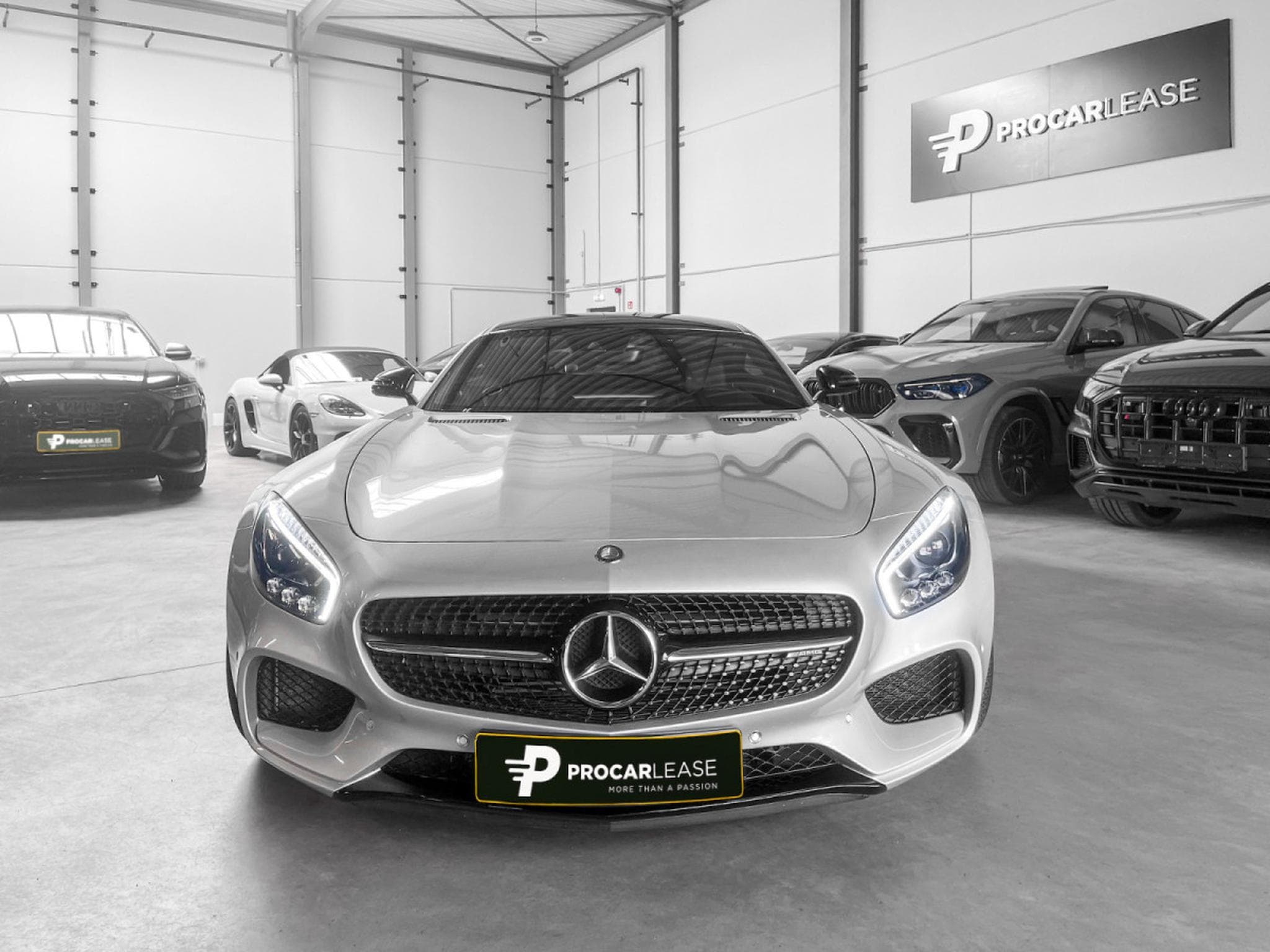 Mercedes AMG GT S AMG RIDE CONTROL° AMG 19° BURMESTER° (2016) - Photo 3