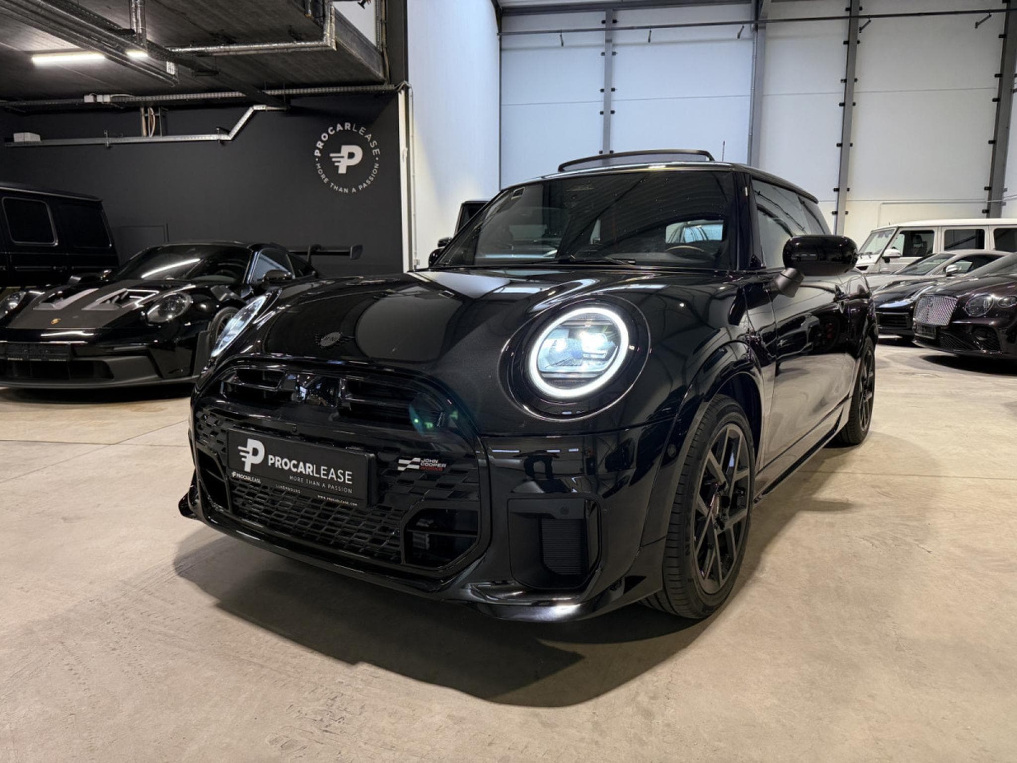 Mini Cooper Cooper C/John Cooper Works/17/HEADUP/PANORAMA/YOURS/VOLL (2024) - Photo 1