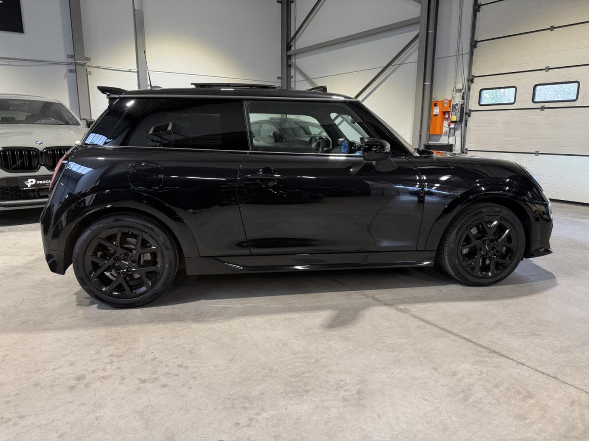 Mini Cooper Cooper C/John Cooper Works/17/HEADUP/PANORAMA/YOURS/VOLL (2024) - Photo 14
