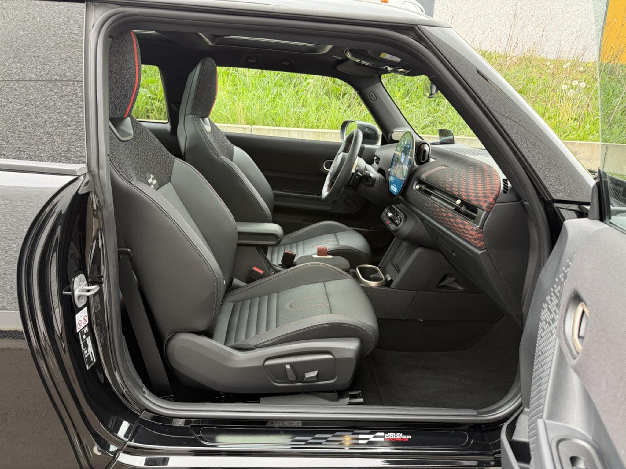 Mini Cooper Cooper C/John Cooper Works/17/HEADUP/PANORAMA/YOURS/VOLL (2024) - Photo 17