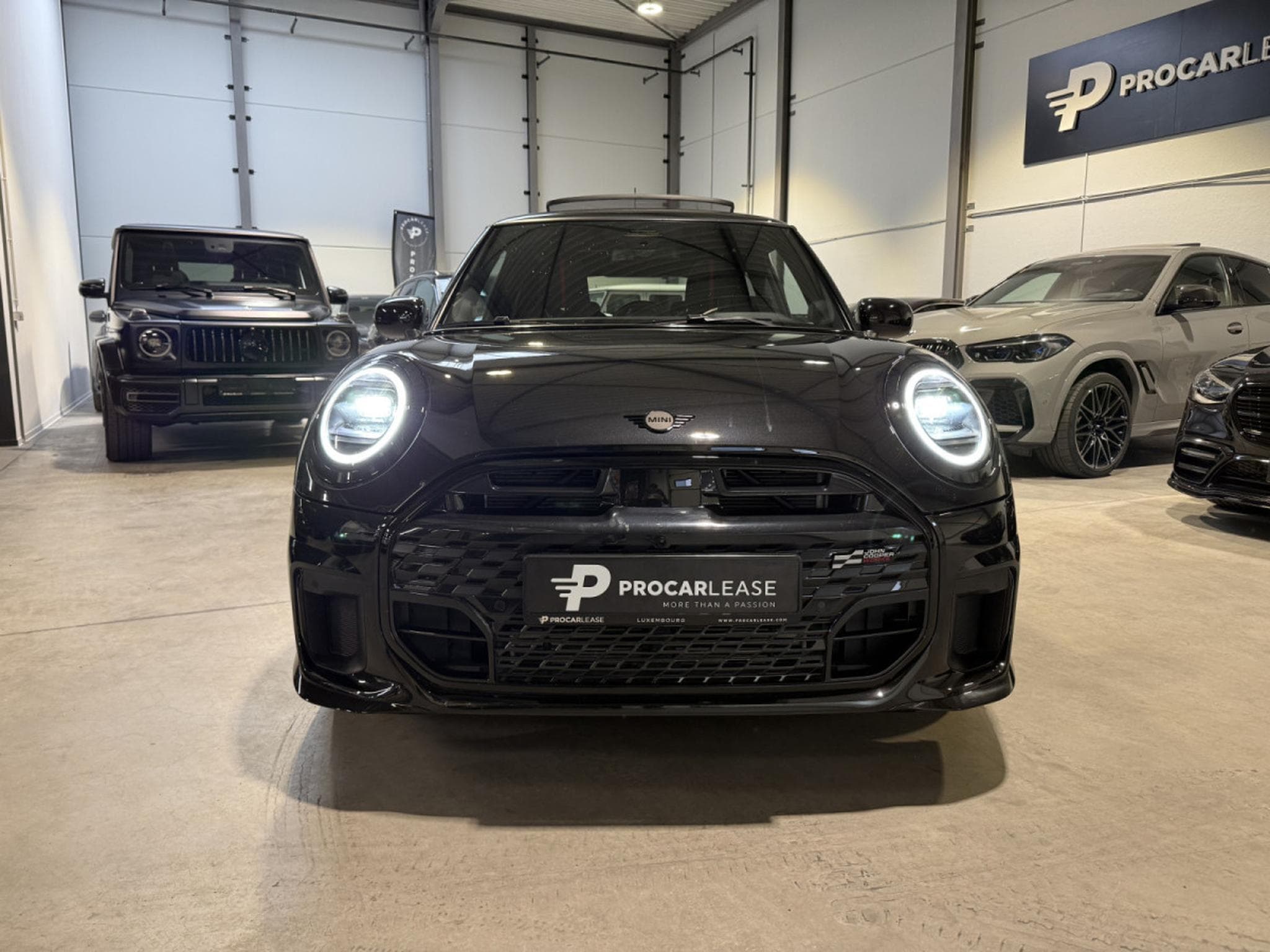 Mini Cooper Cooper C/John Cooper Works/17/HEADUP/PANORAMA/YOURS/VOLL (2024) - Photo 2