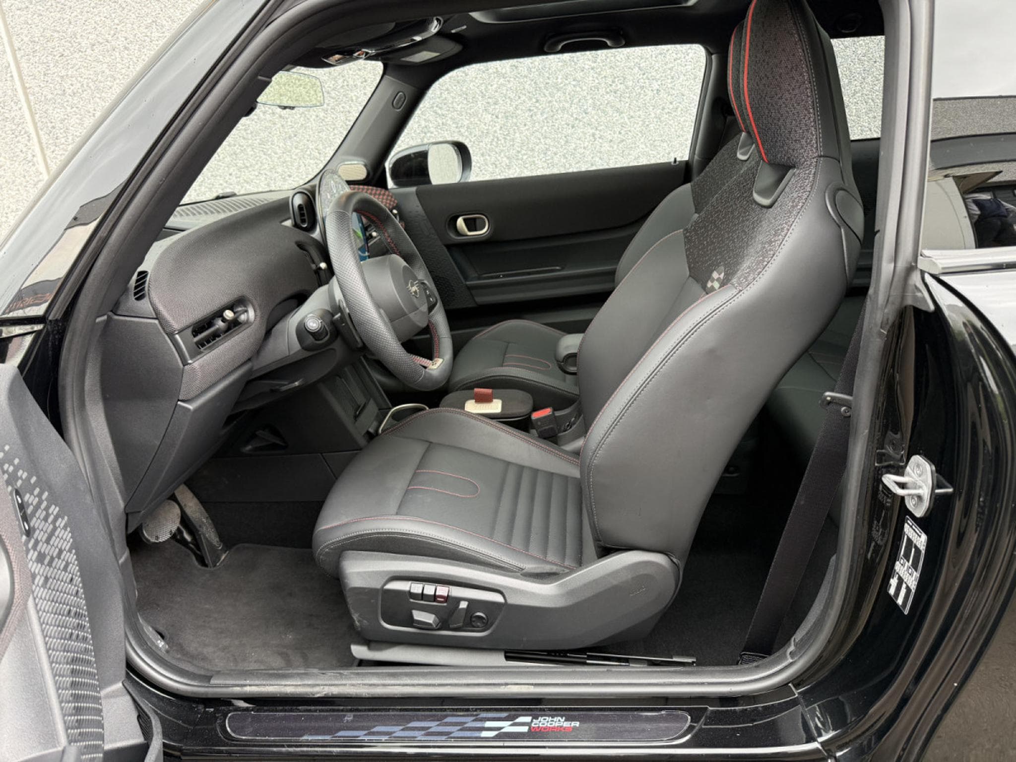 Mini Cooper Cooper C/John Cooper Works/17/HEADUP/PANORAMA/YOURS/VOLL (2024) - Photo 4