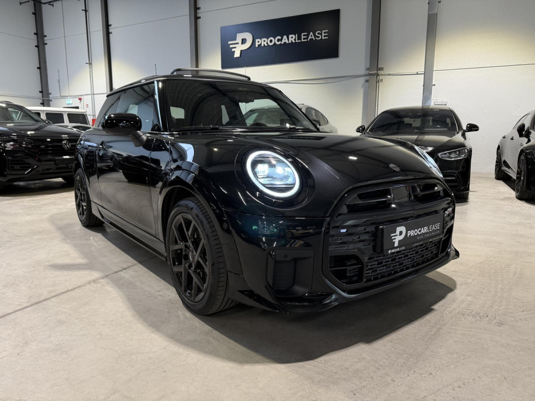 Mini Cooper Cooper C/John Cooper Works/17/HEADUP/PANORAMA/YOURS/VOLL (2024) - Photo 5