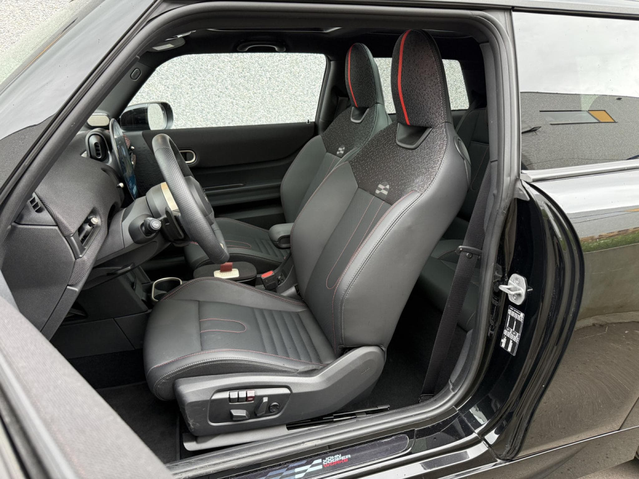 Mini Cooper Cooper C/John Cooper Works/17/HEADUP/PANORAMA/YOURS/VOLL (2024) - Photo 8