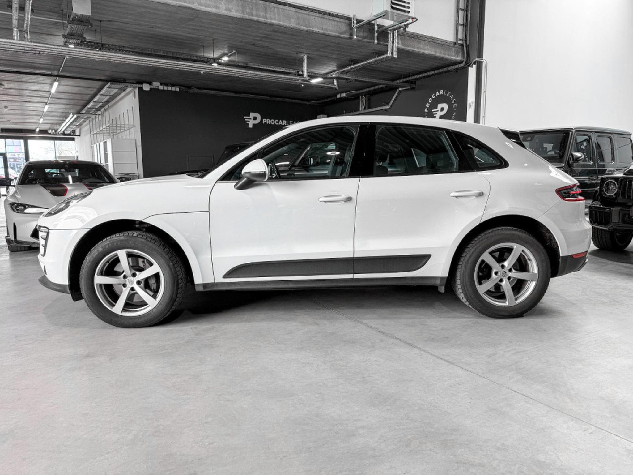 Porsche Macan Macan/Camera/18/Bi-Xenon/(PDLS)/Alcantara (2017) - Photo 6