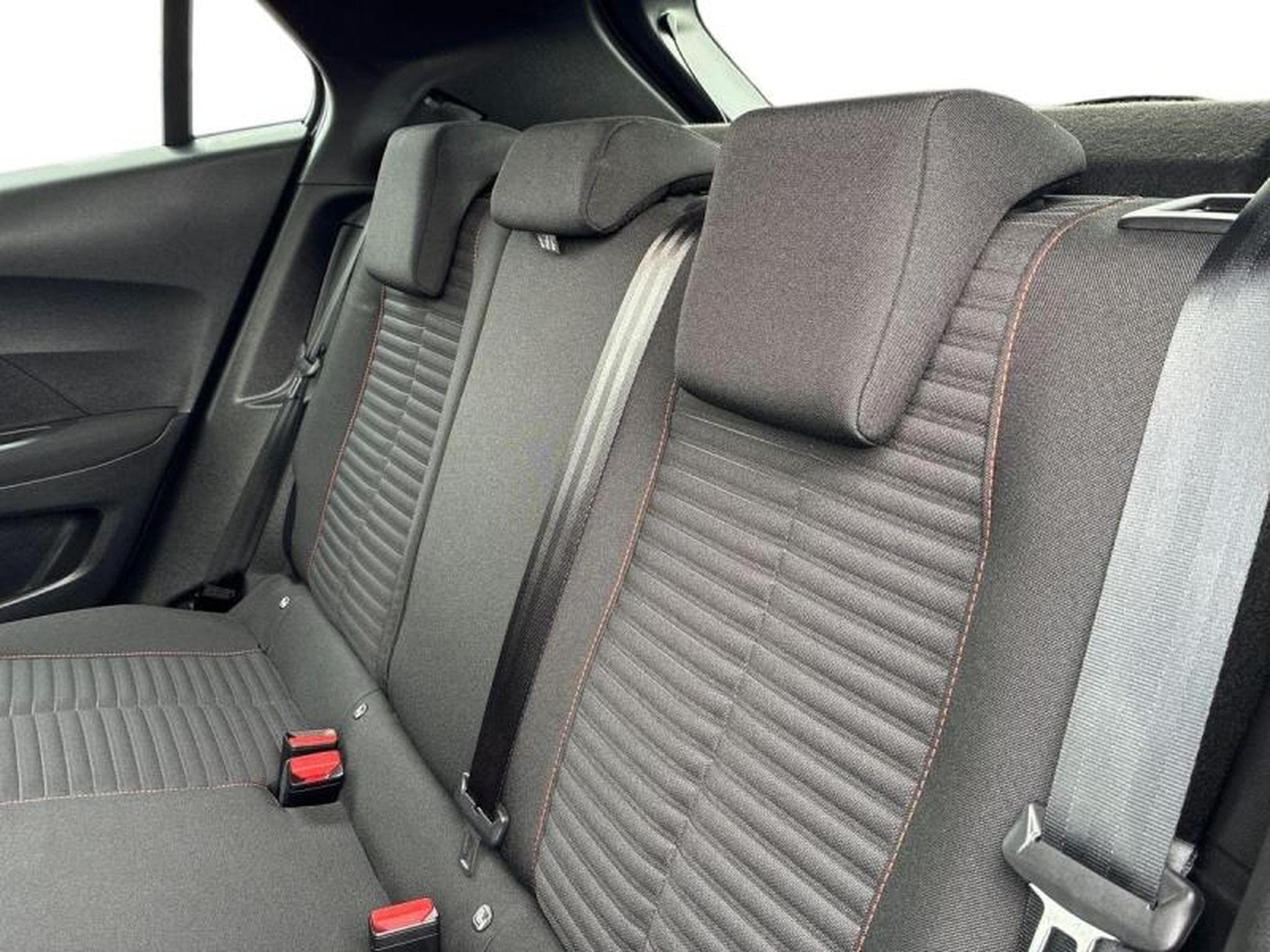PEUGEOT 2008 e-2008 136ch Active (2021) - Foto 7