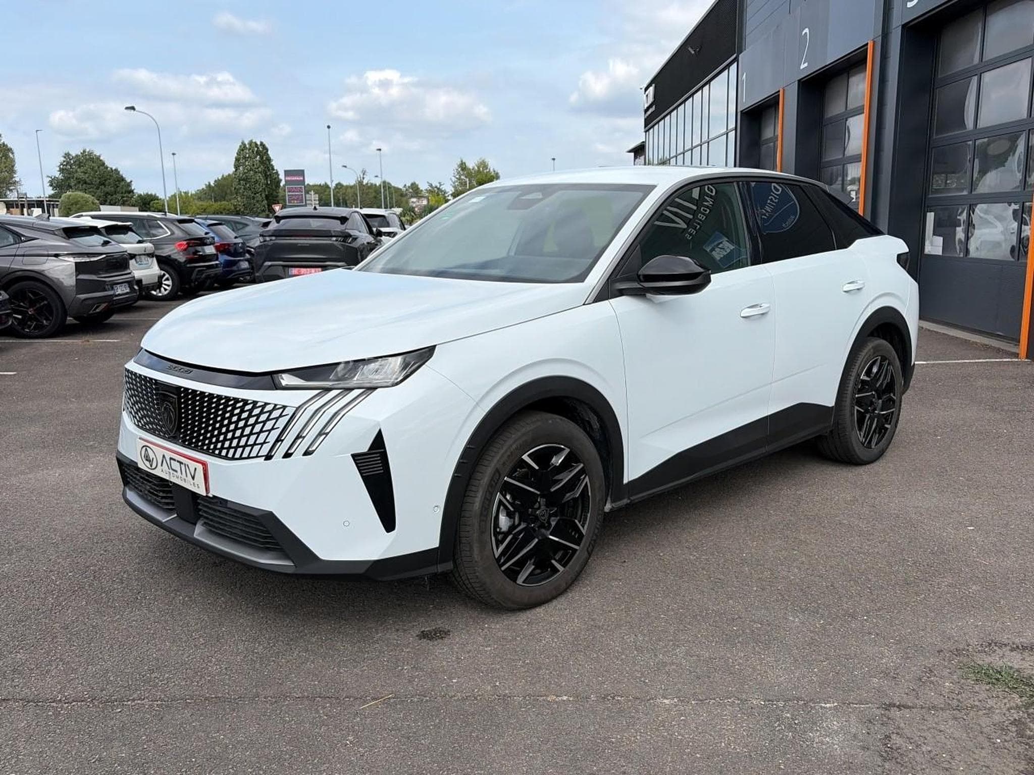 Peugeot 3008 1.2 HYBRID 145 ALLURE E-DCS6 (2025) - Photo 1