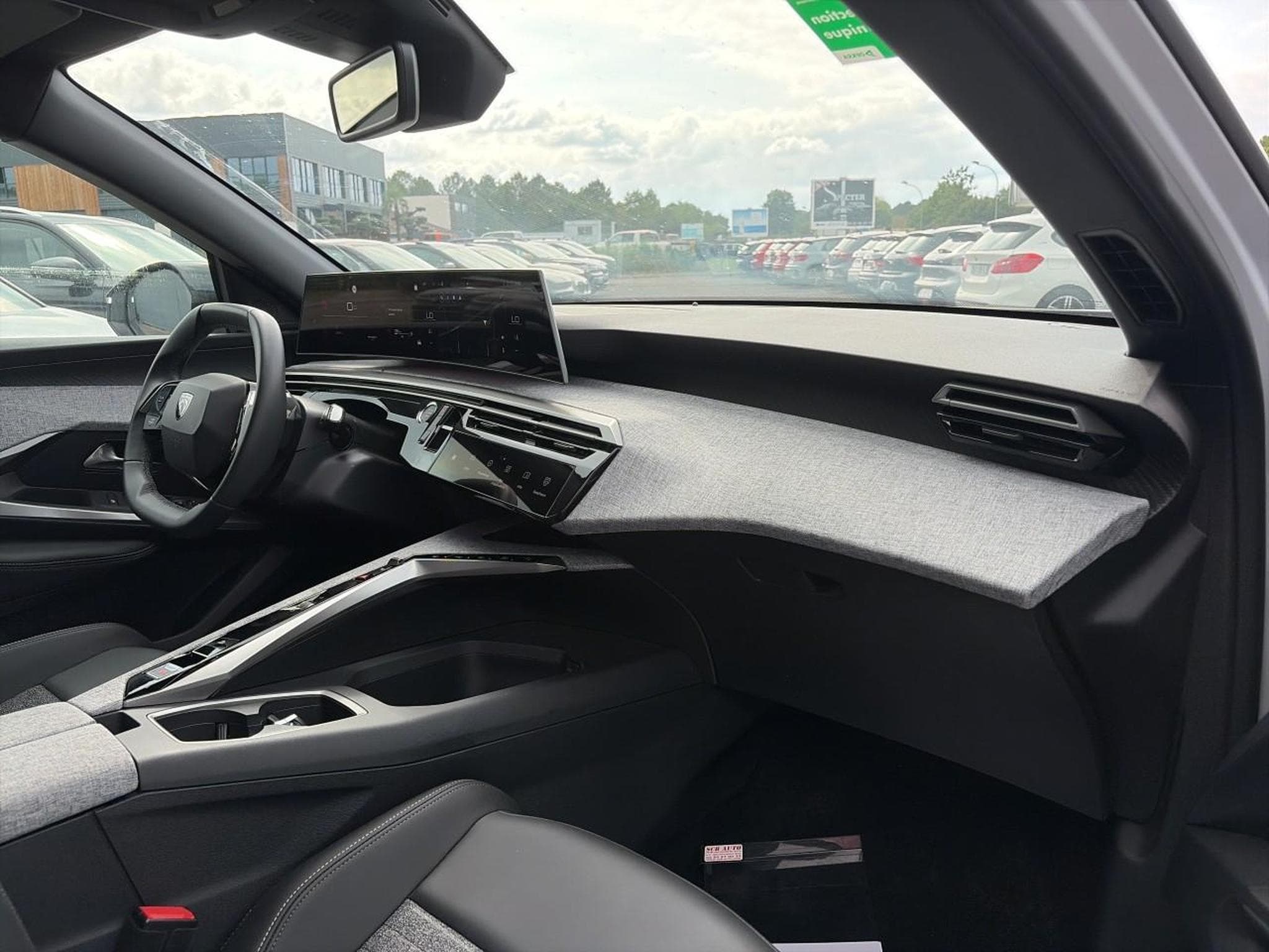 Peugeot 3008 1.2 HYBRID 145 ALLURE E-DCS6 (2025) - Photo 12