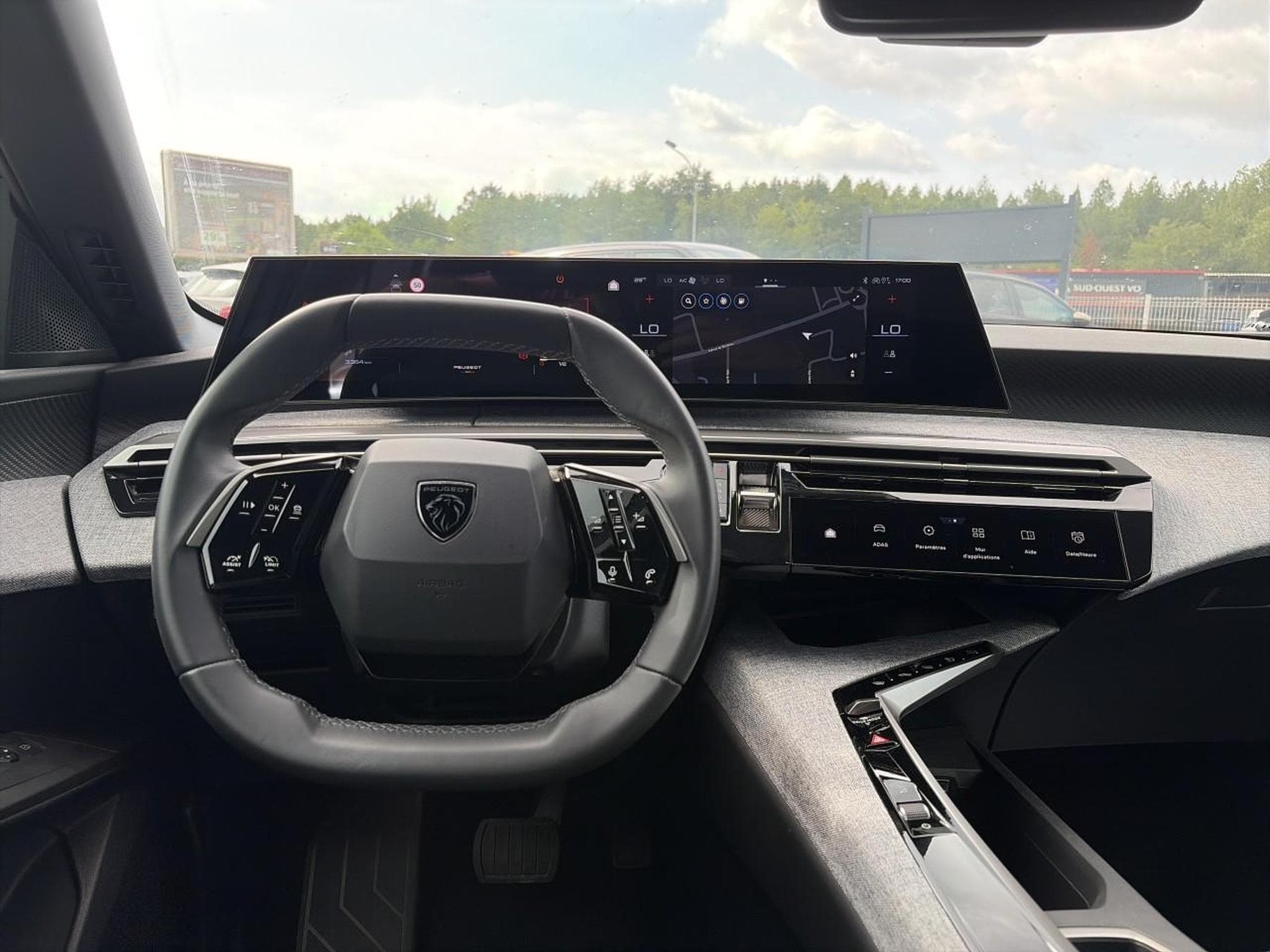 Peugeot 3008 1.2 HYBRID 145 ALLURE E-DCS6 (2025) - Photo 16