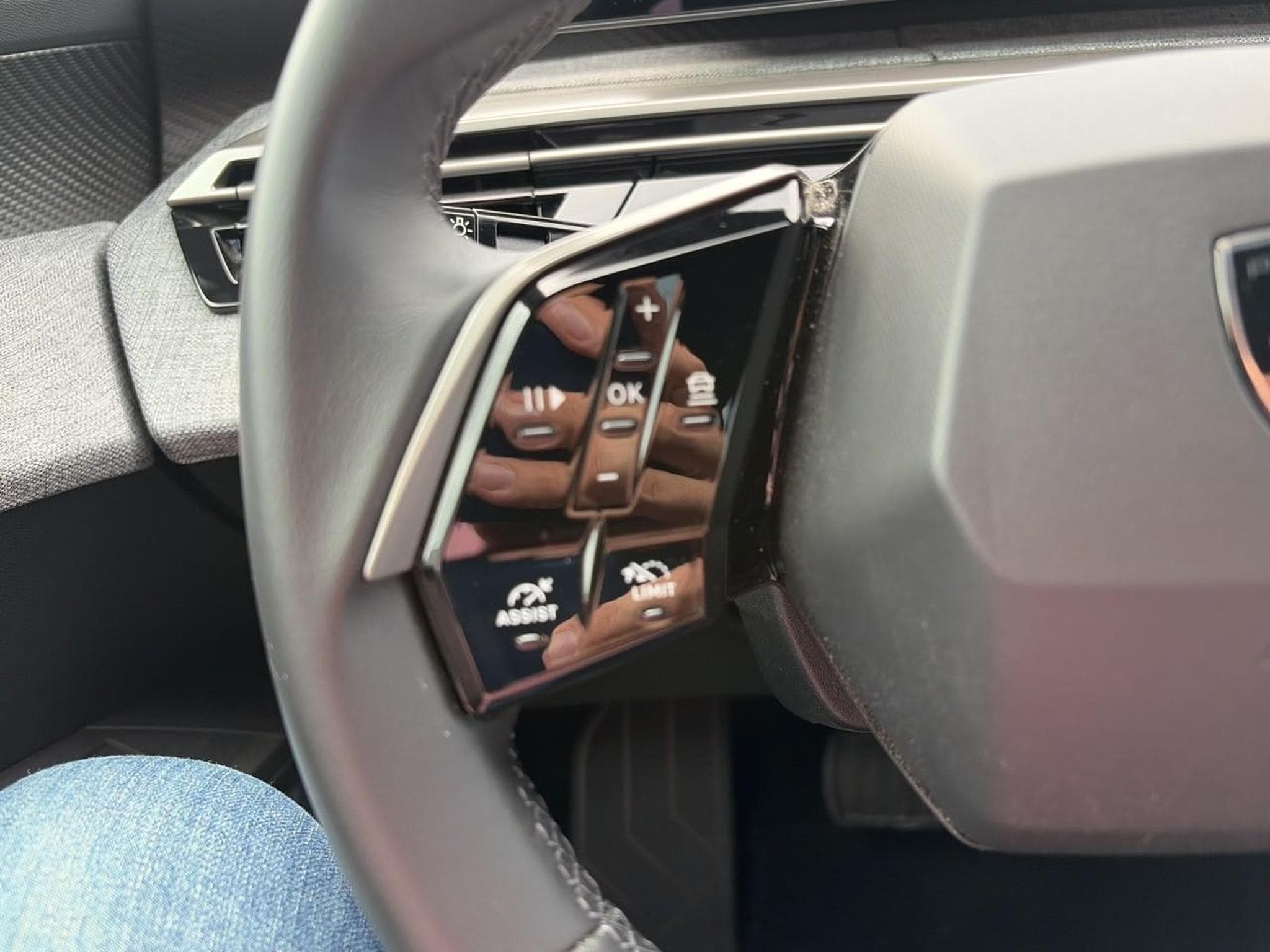 Peugeot 3008 1.2 HYBRID 145 ALLURE E-DCS6 (2025) - Photo 17