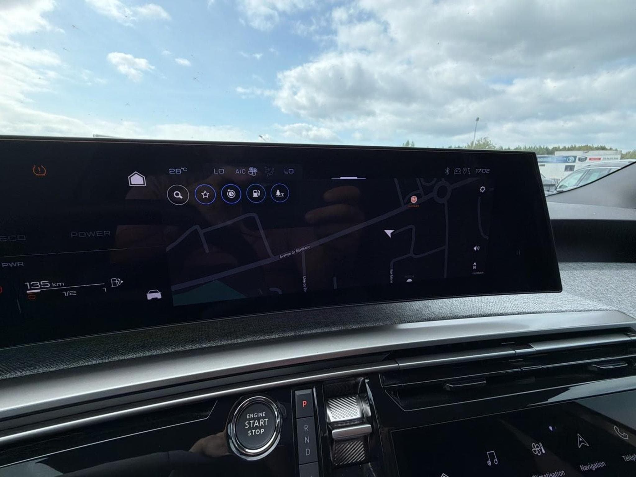 Peugeot 3008 1.2 HYBRID 145 ALLURE E-DCS6 (2025) - Photo 19