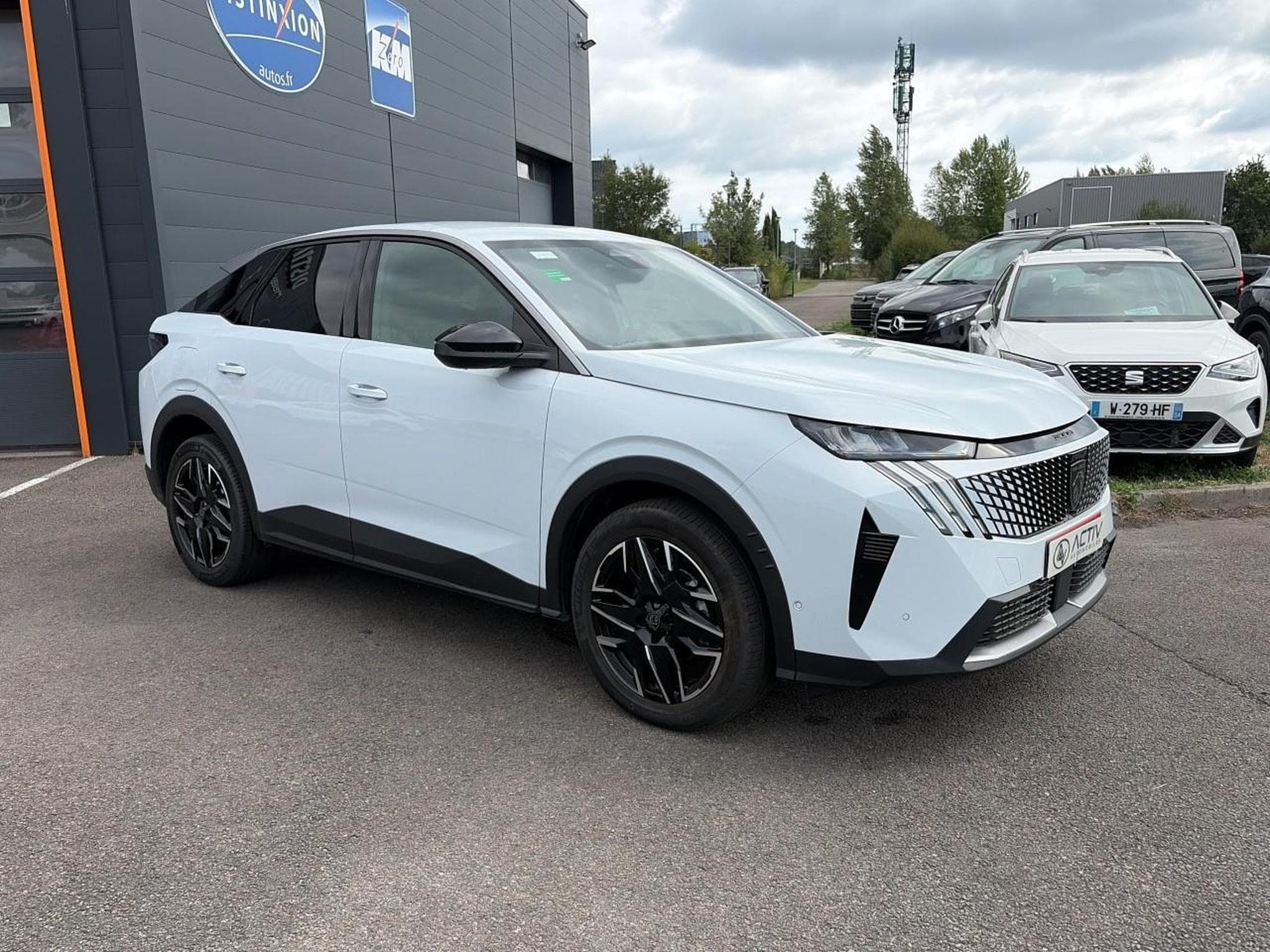 Peugeot 3008 1.2 HYBRID 145 ALLURE E-DCS6 (2025) - Photo 3