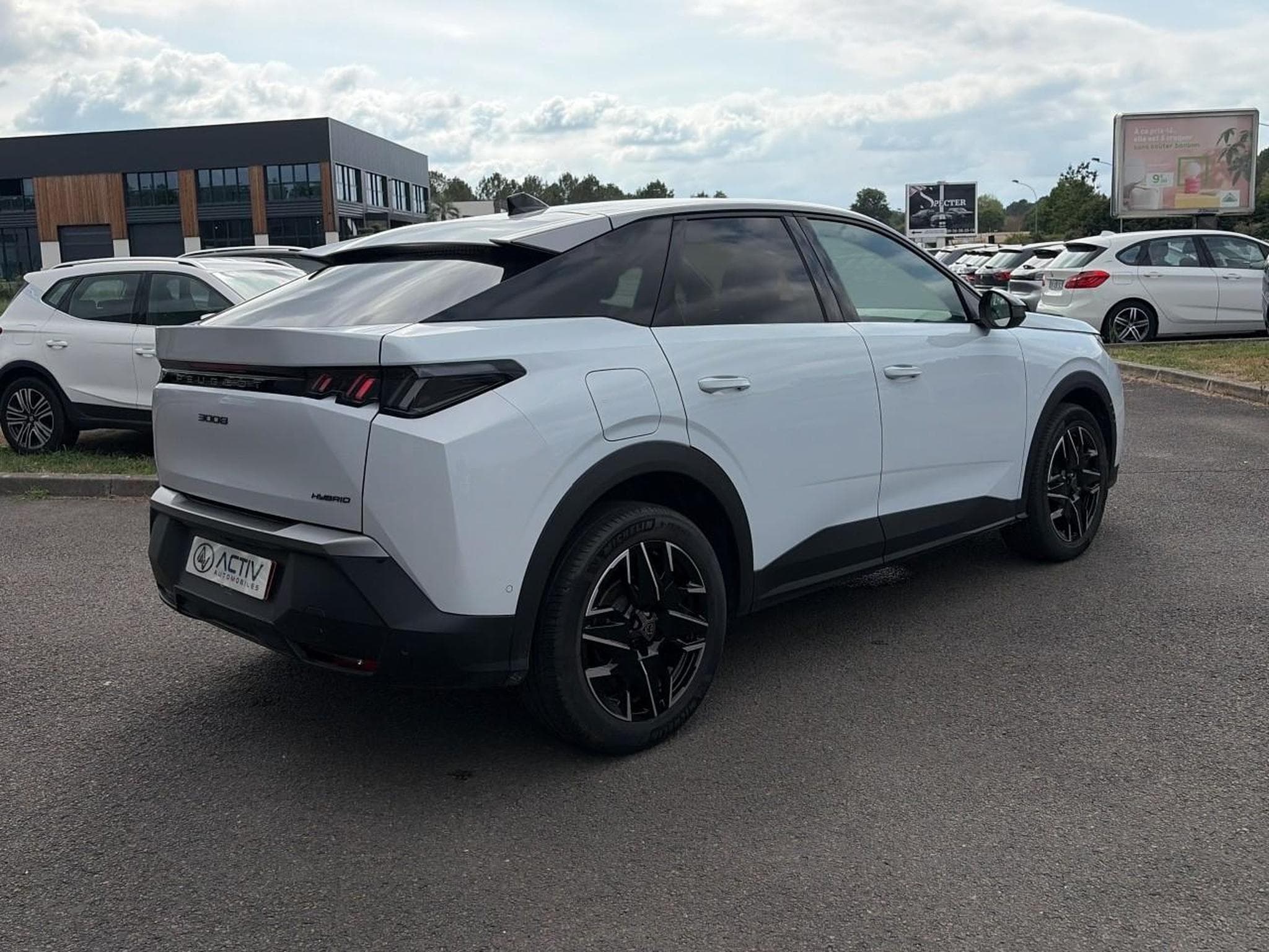 Peugeot 3008 1.2 HYBRID 145 ALLURE E-DCS6 (2025) - Photo 5
