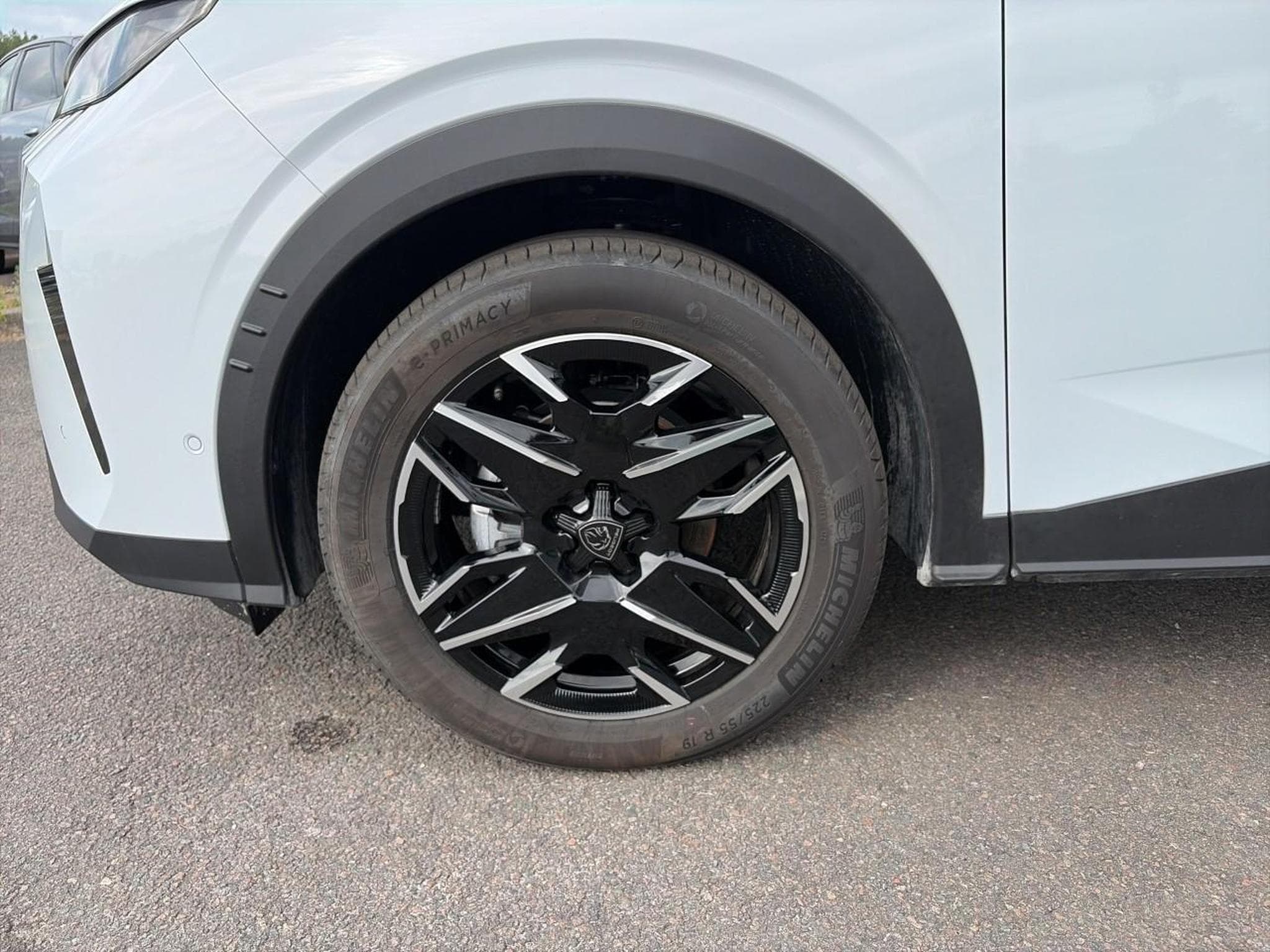 Peugeot 3008 1.2 HYBRID 145 ALLURE E-DCS6 (2025) - Photo 9