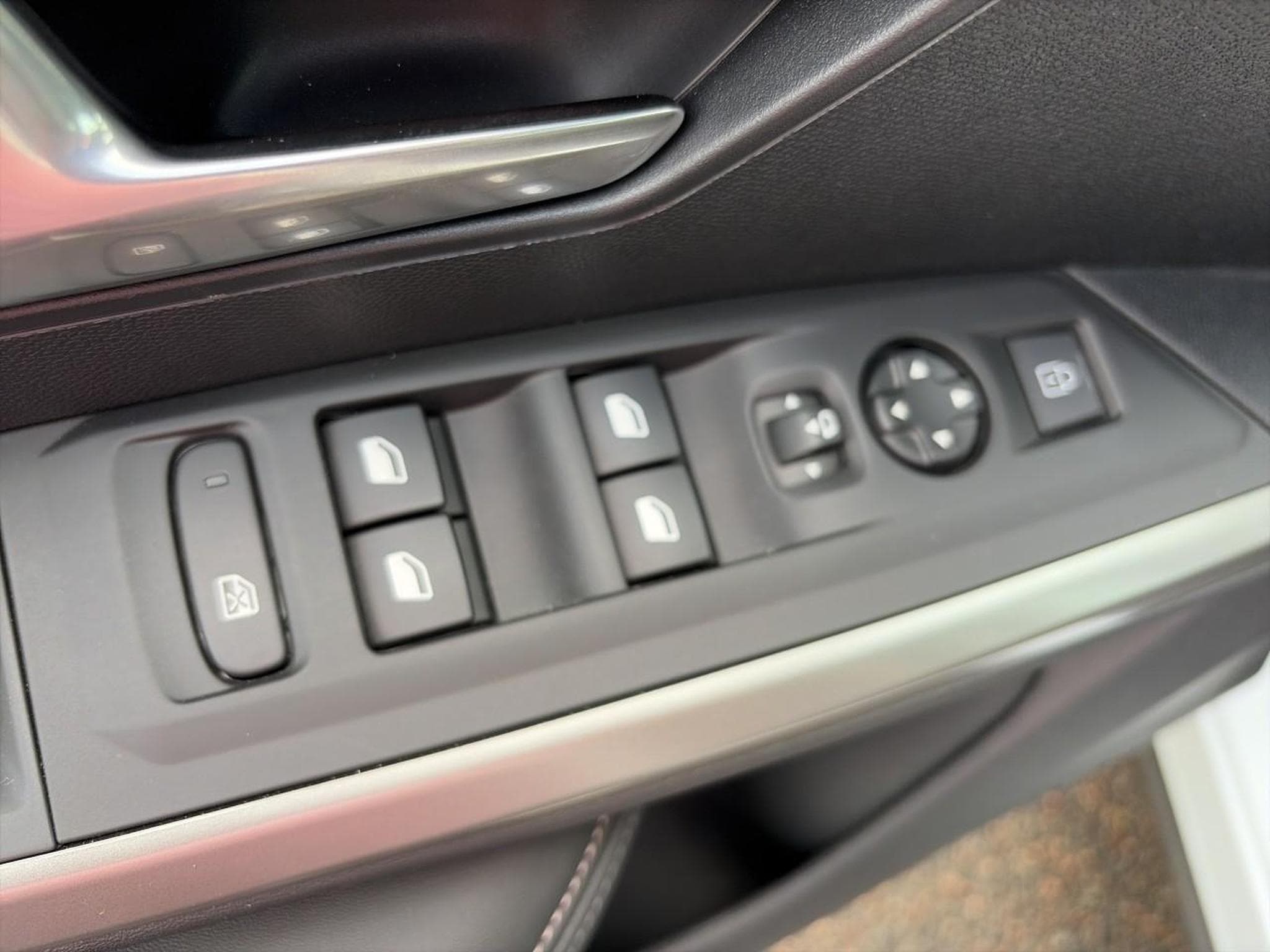 Peugeot 5008 HYBRID 145 ALLURE E-DCS6 (2025) - Photo 10